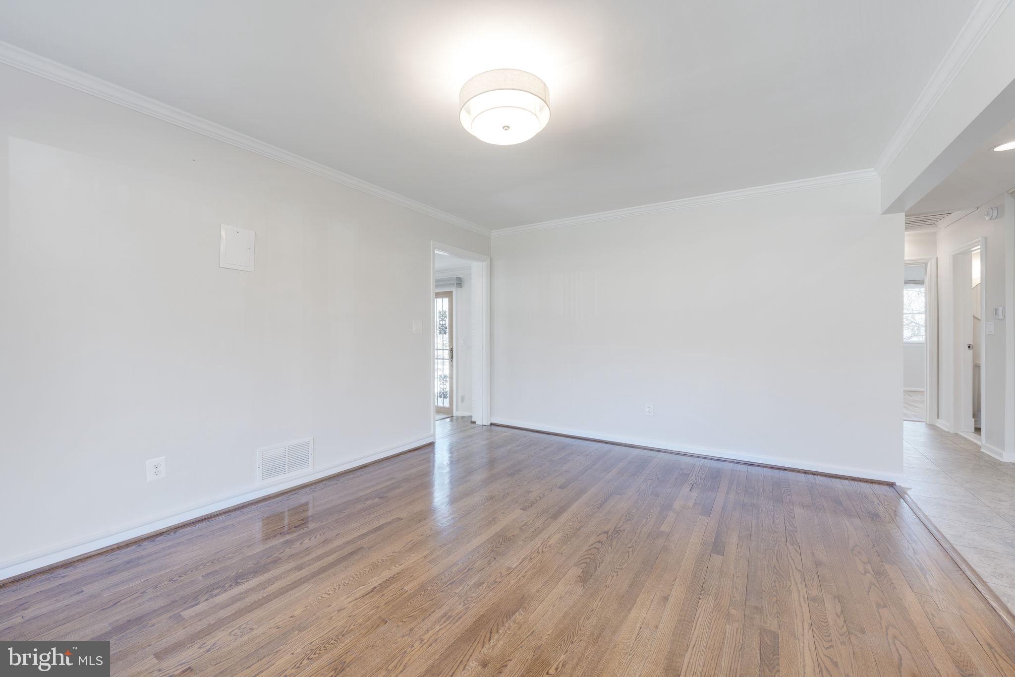 NEW CARROLLTON - Residential