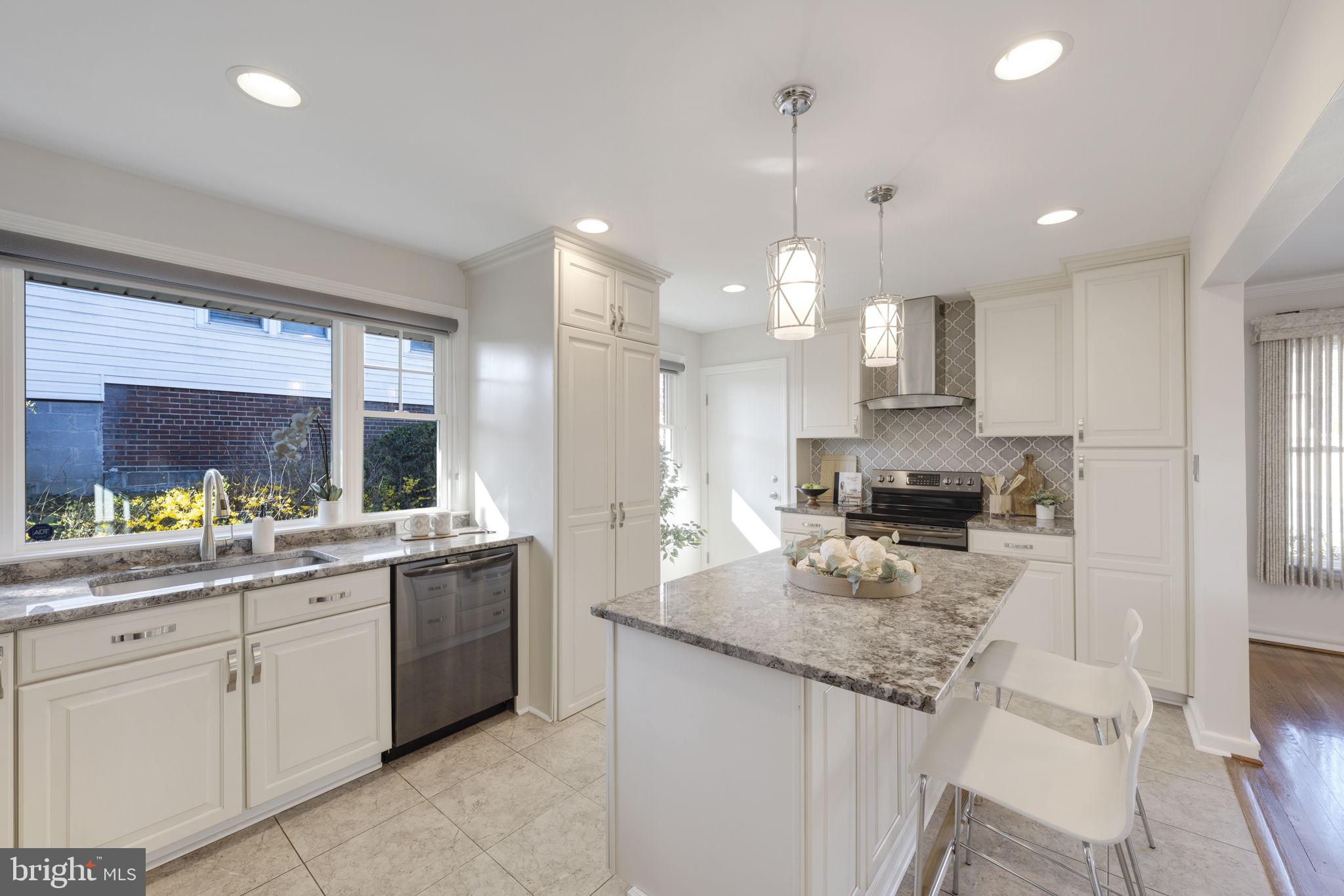 NEW CARROLLTON - Residential