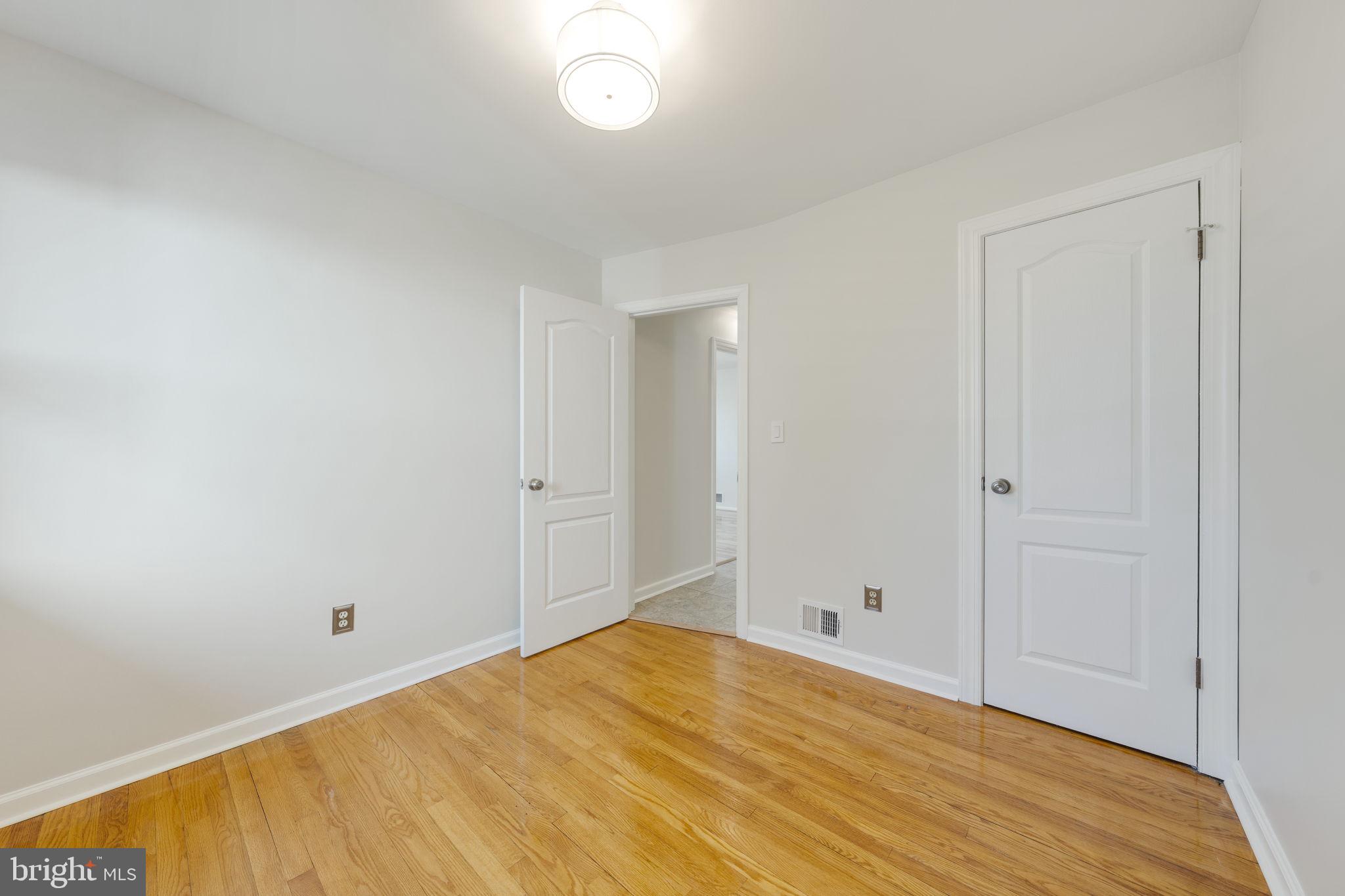 NEW CARROLLTON - Residential