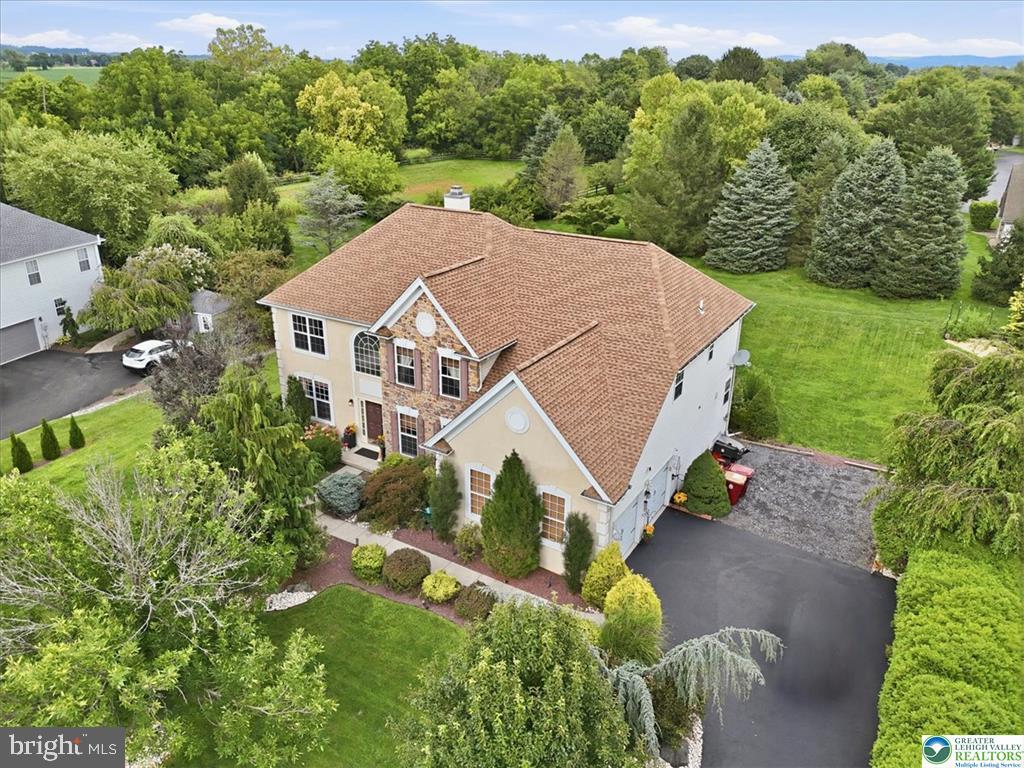18 CREEK COURT