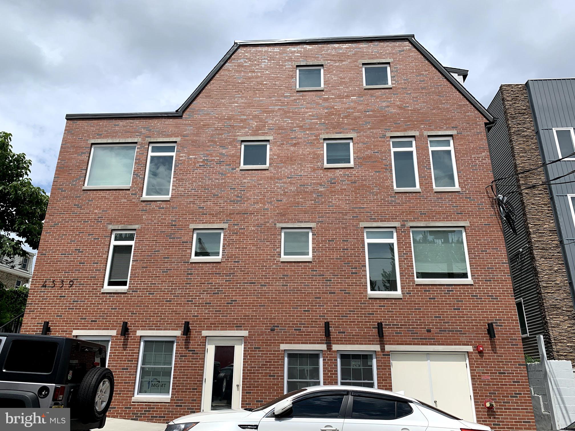 ROXBOROUGH - Residential Lease