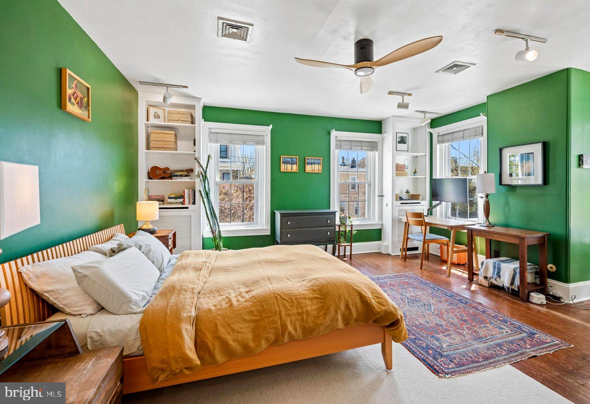 ROXBOROUGH - Residential