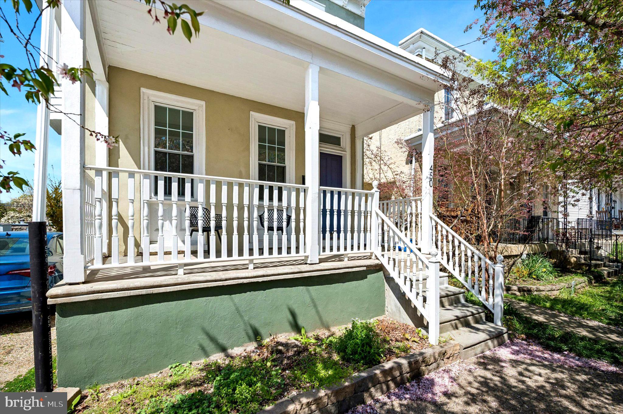 ROXBOROUGH - Residential