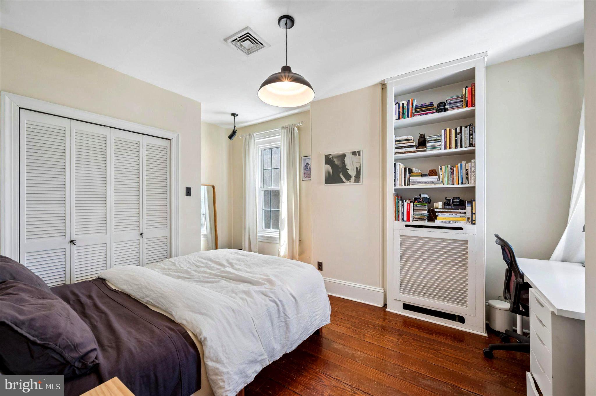 ROXBOROUGH - Residential