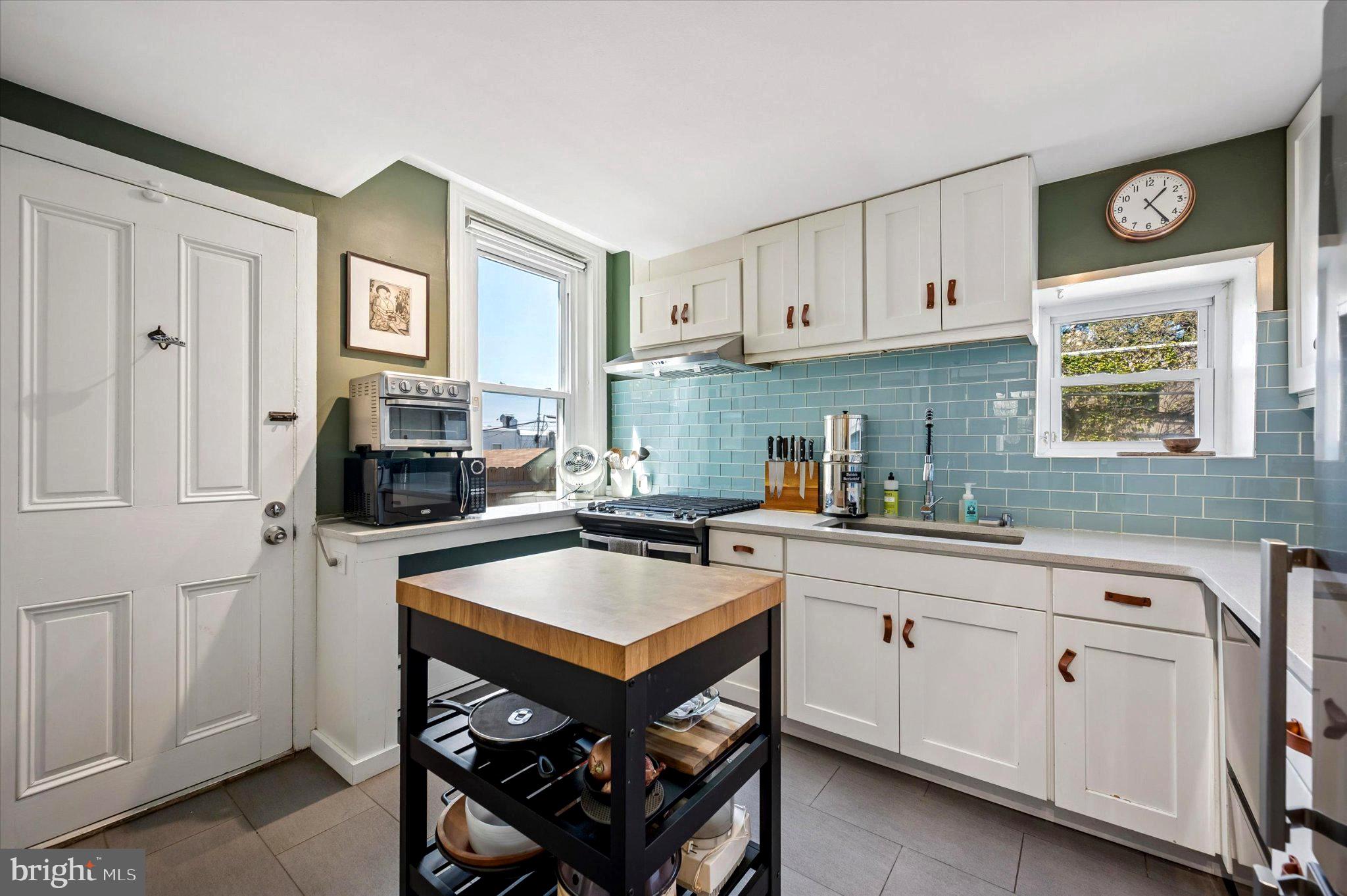 ROXBOROUGH - Residential