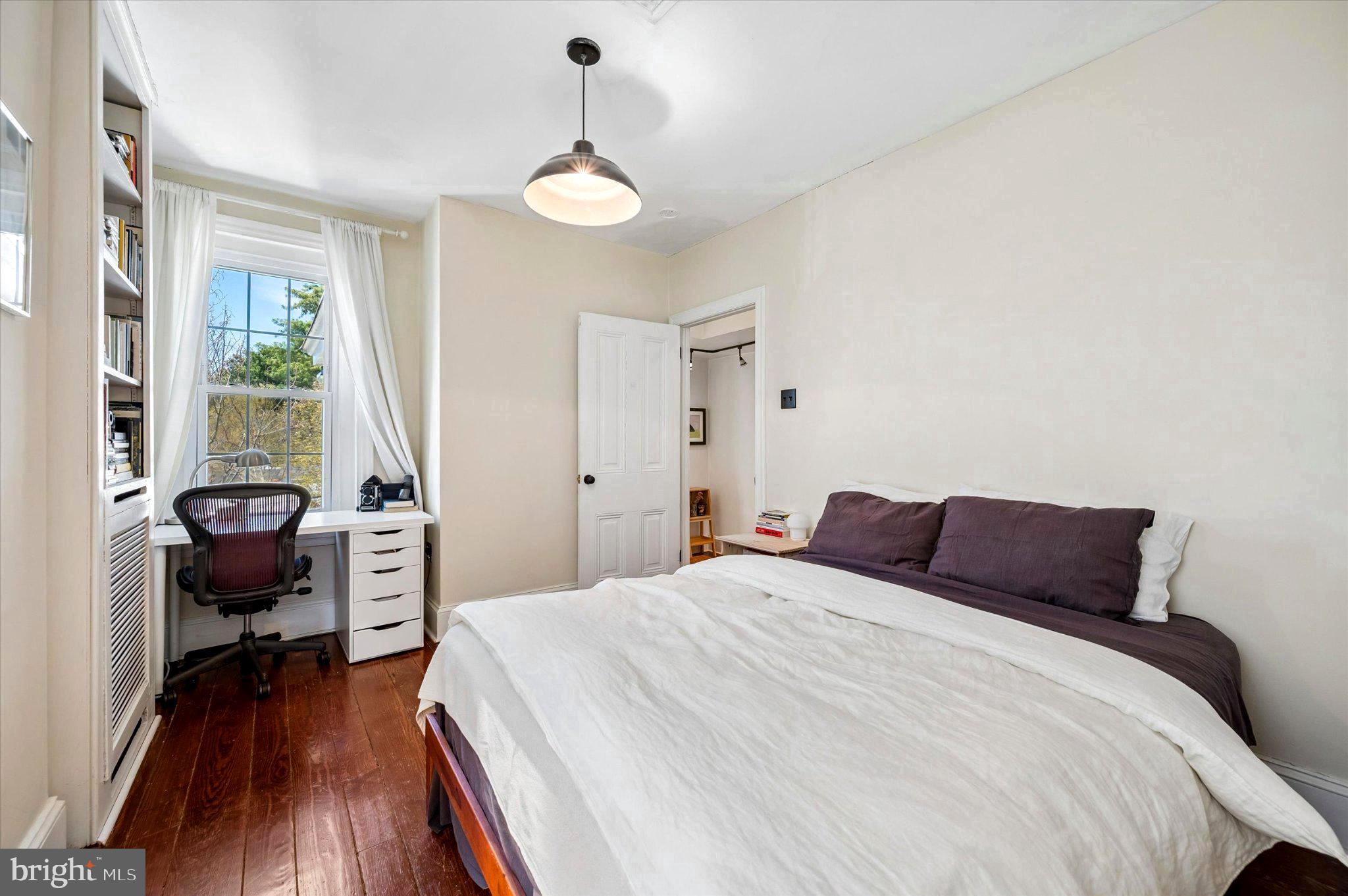 ROXBOROUGH - Residential