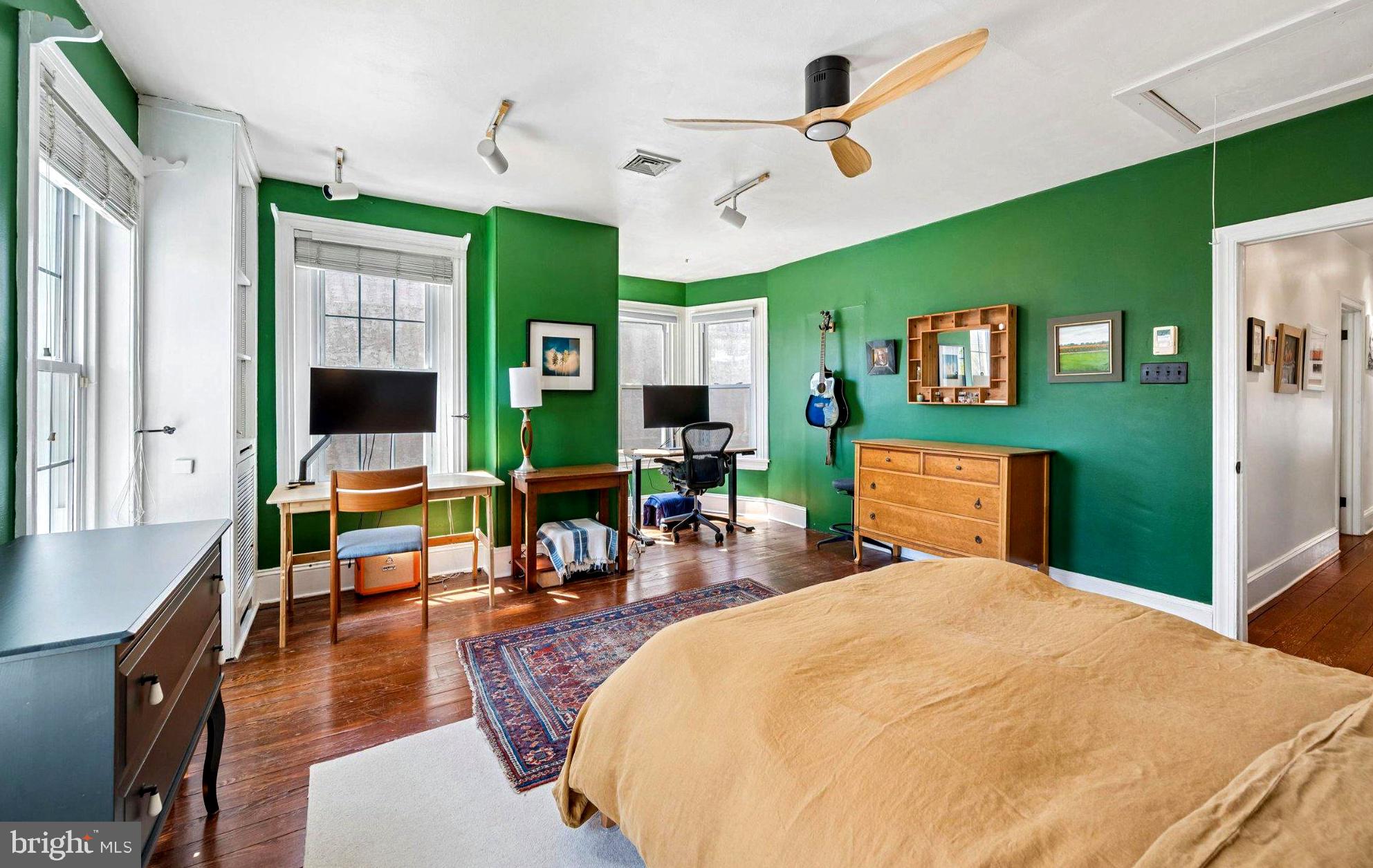 ROXBOROUGH - Residential