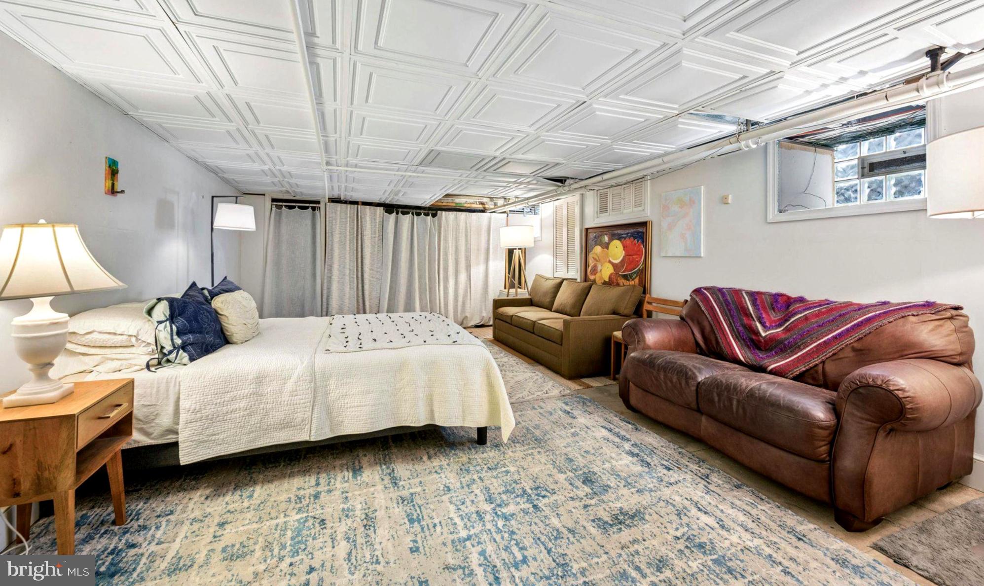 ROXBOROUGH - Residential