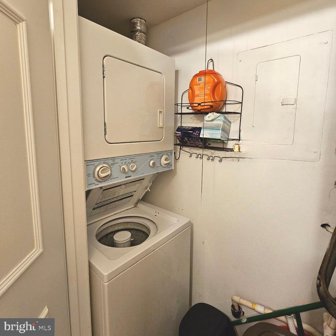 ESSEX HOUSE - Residential Lease