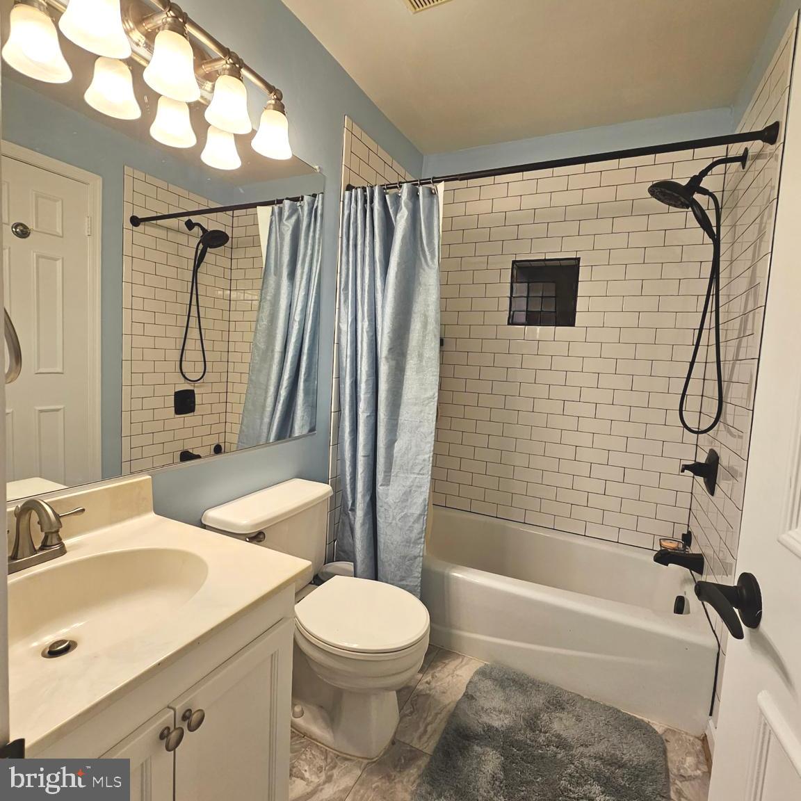 ESSEX HOUSE - Residential Lease