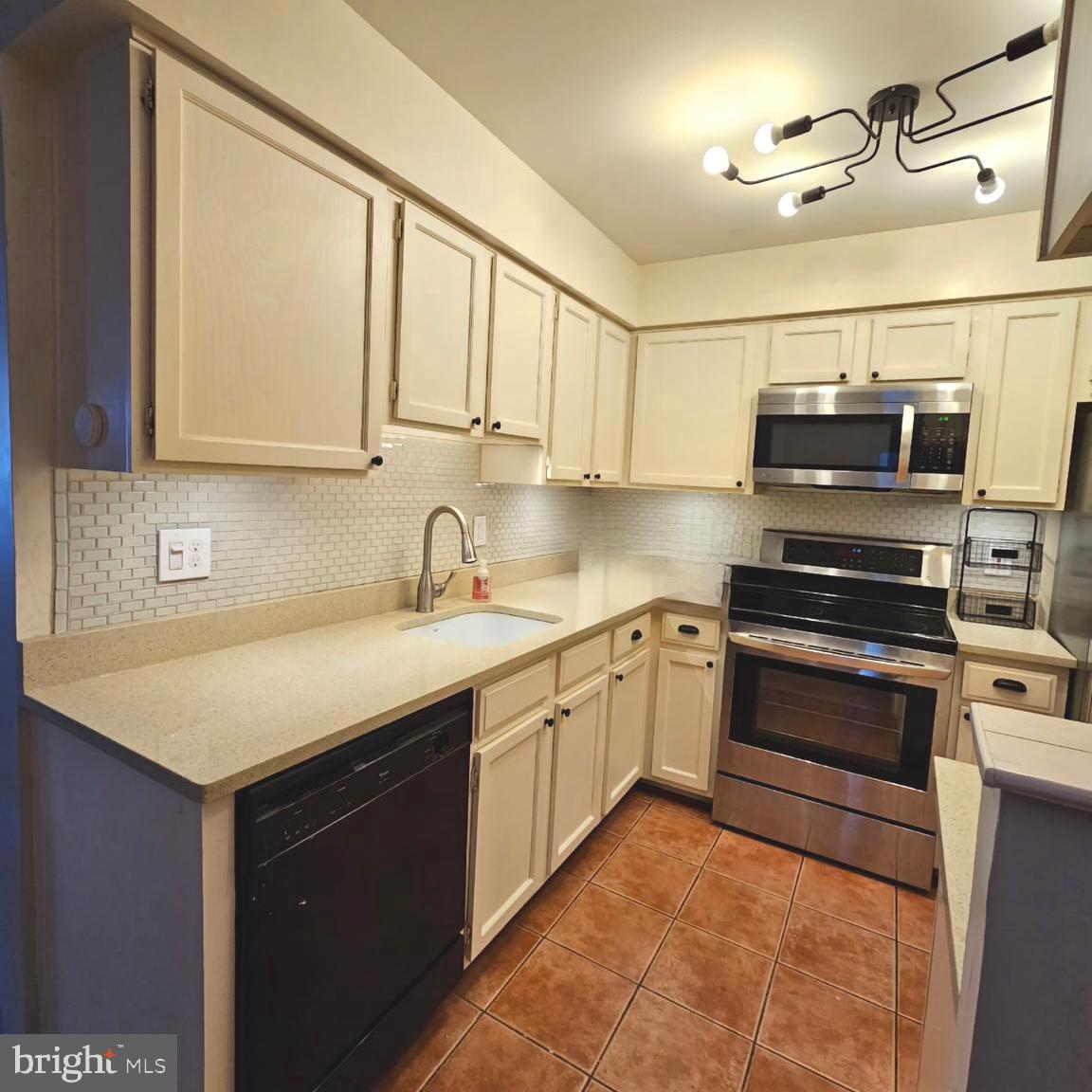 ESSEX HOUSE - Residential Lease