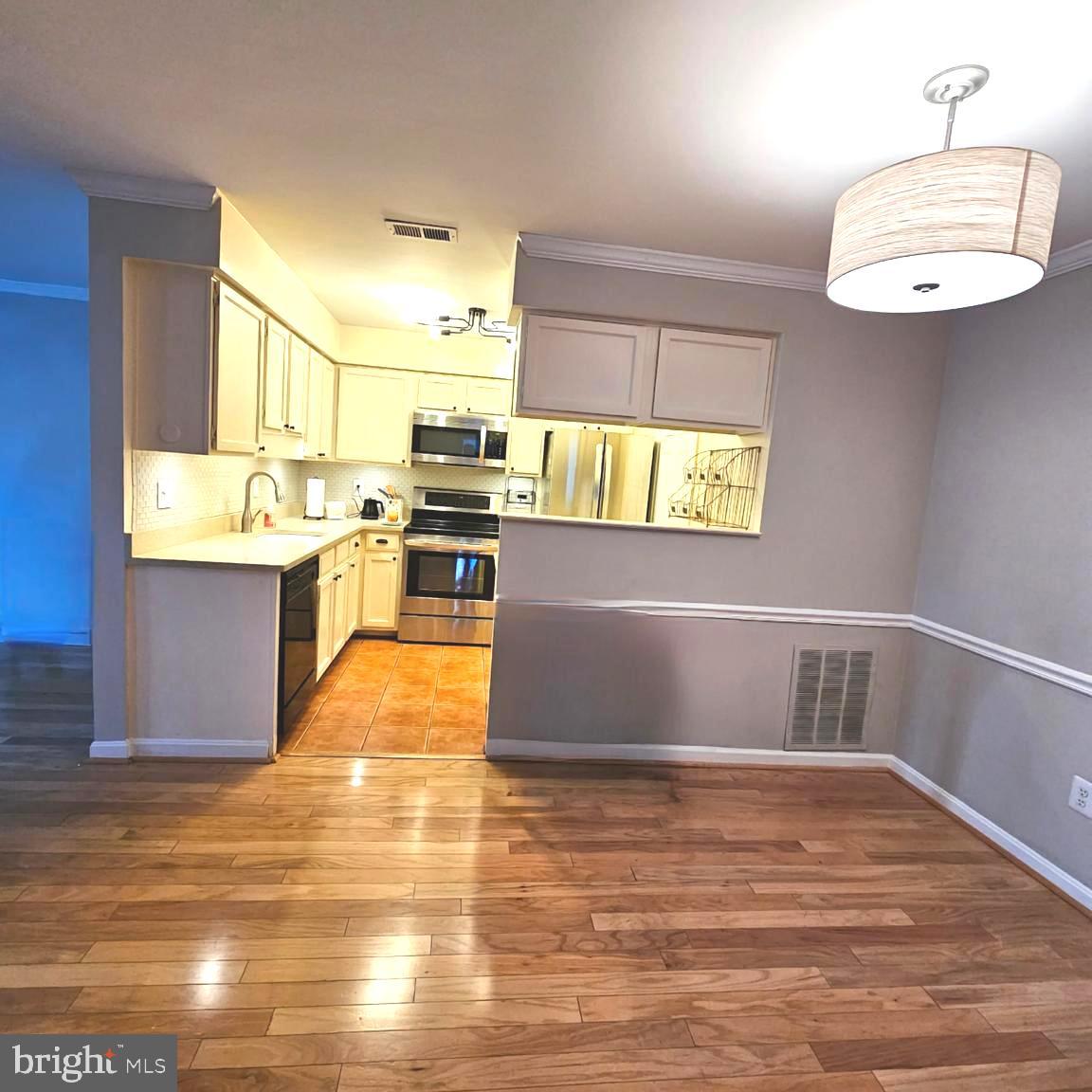 ESSEX HOUSE - Residential Lease