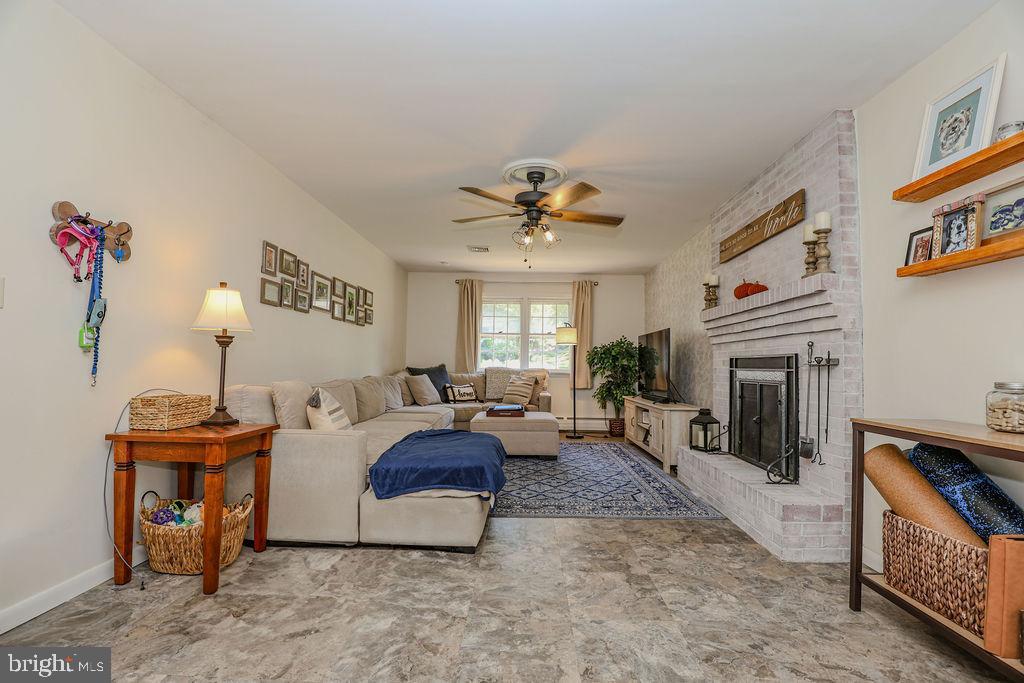 GREEN LANE FARMS - Residential