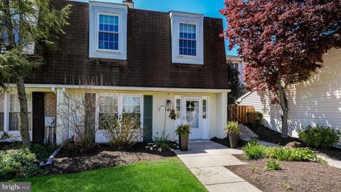 Townhouse For Sale - 6 Edinboro Circle<br/> CHALFONT, PA 18914
