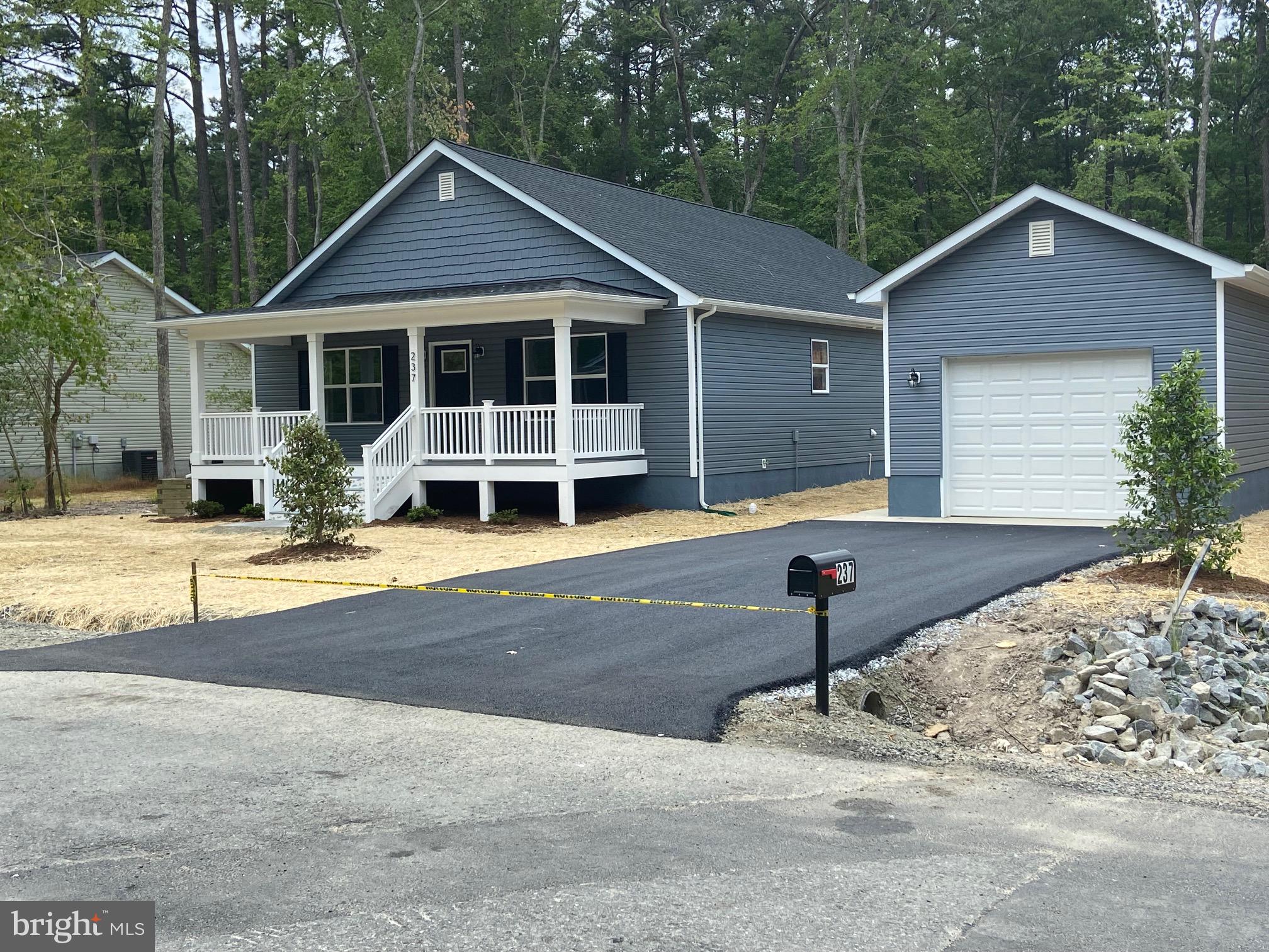 COLONIAL BEACH - Residential