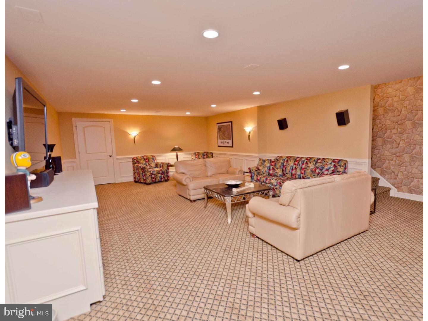 SADDLE RIDGE - Residential