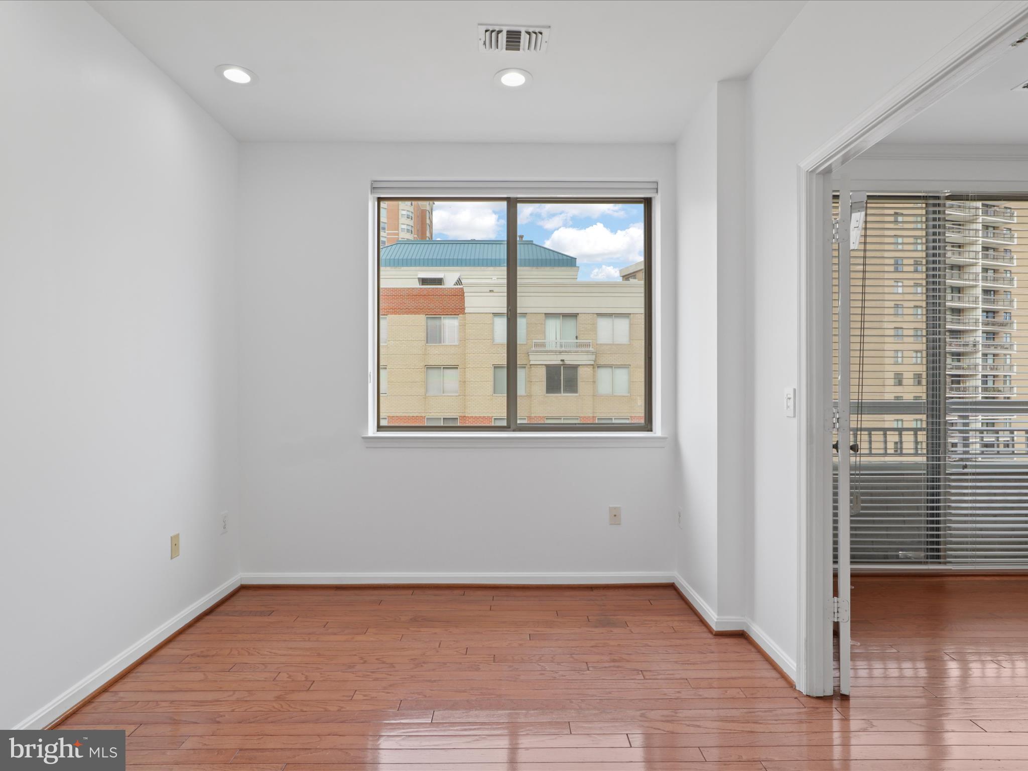 LEXINGTON SQUARE - Residential Lease