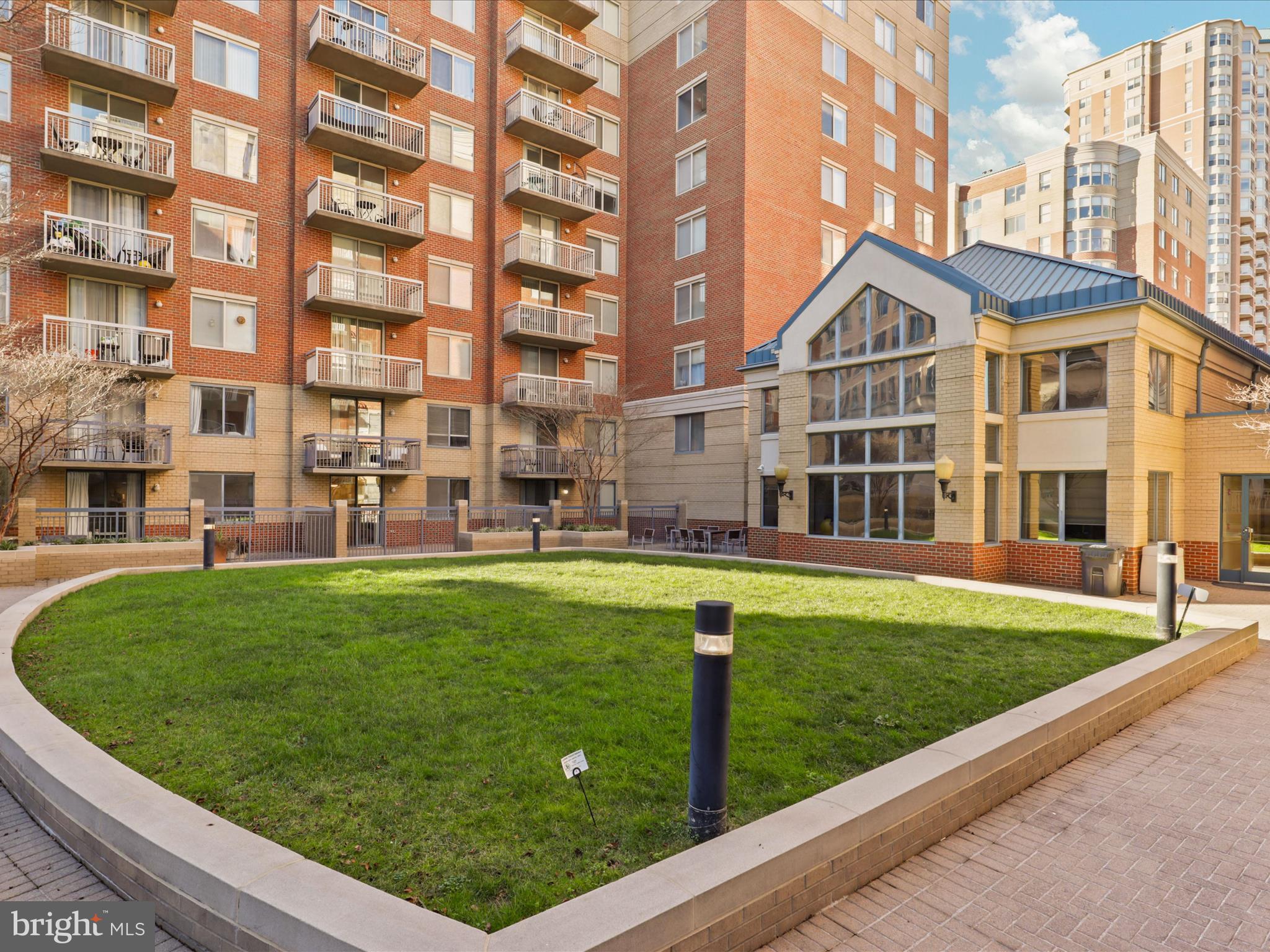 LEXINGTON SQUARE - Residential Lease