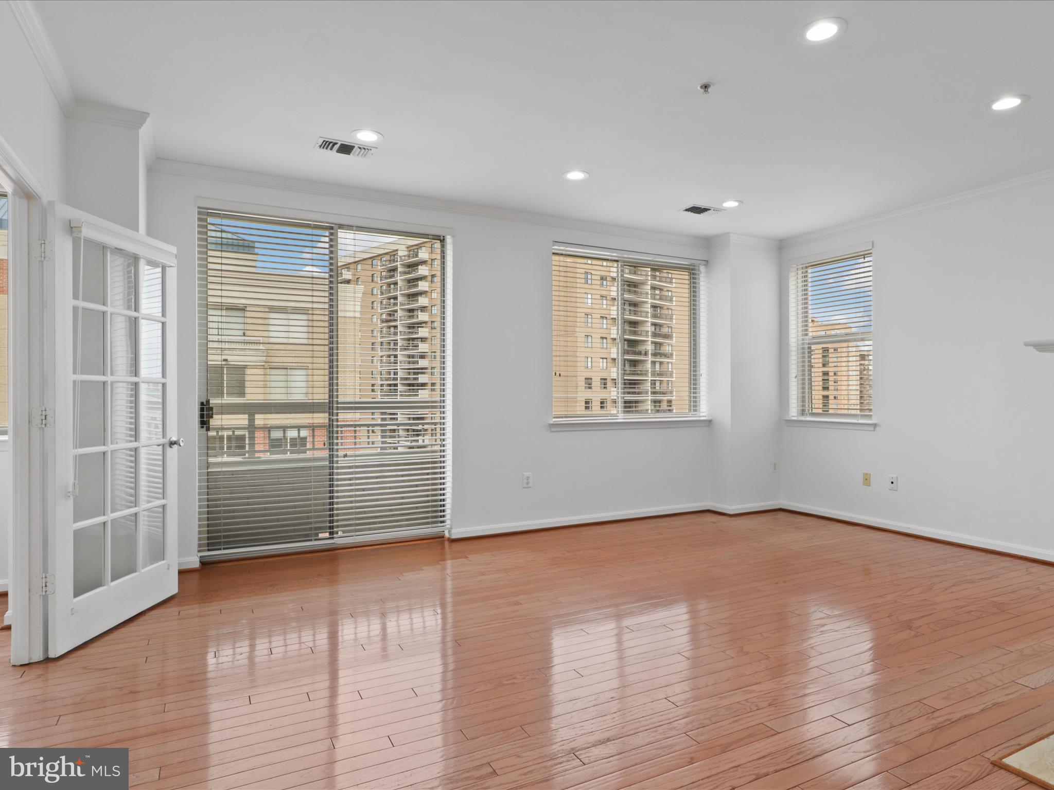 LEXINGTON SQUARE - Residential Lease