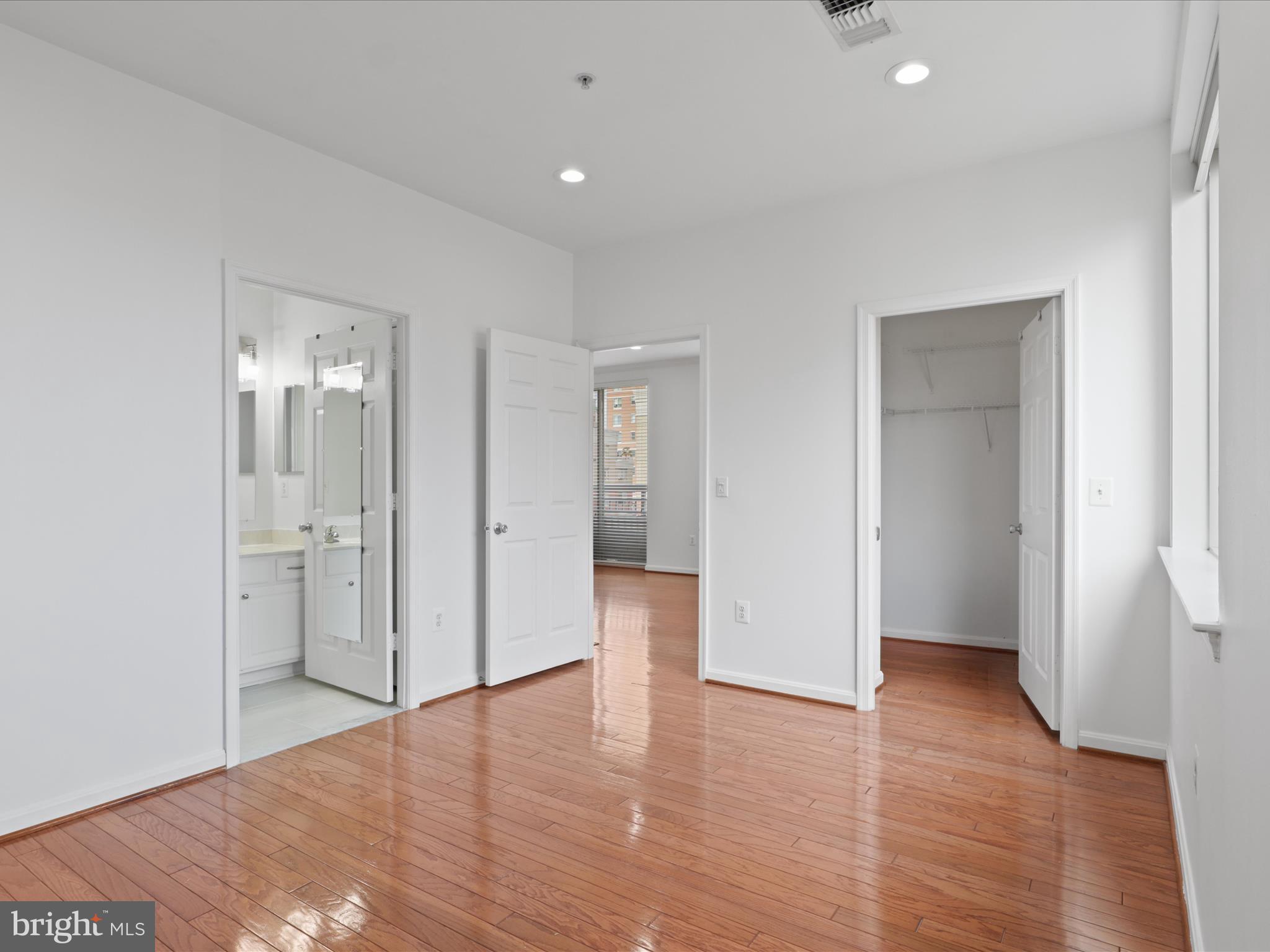 LEXINGTON SQUARE - Residential Lease