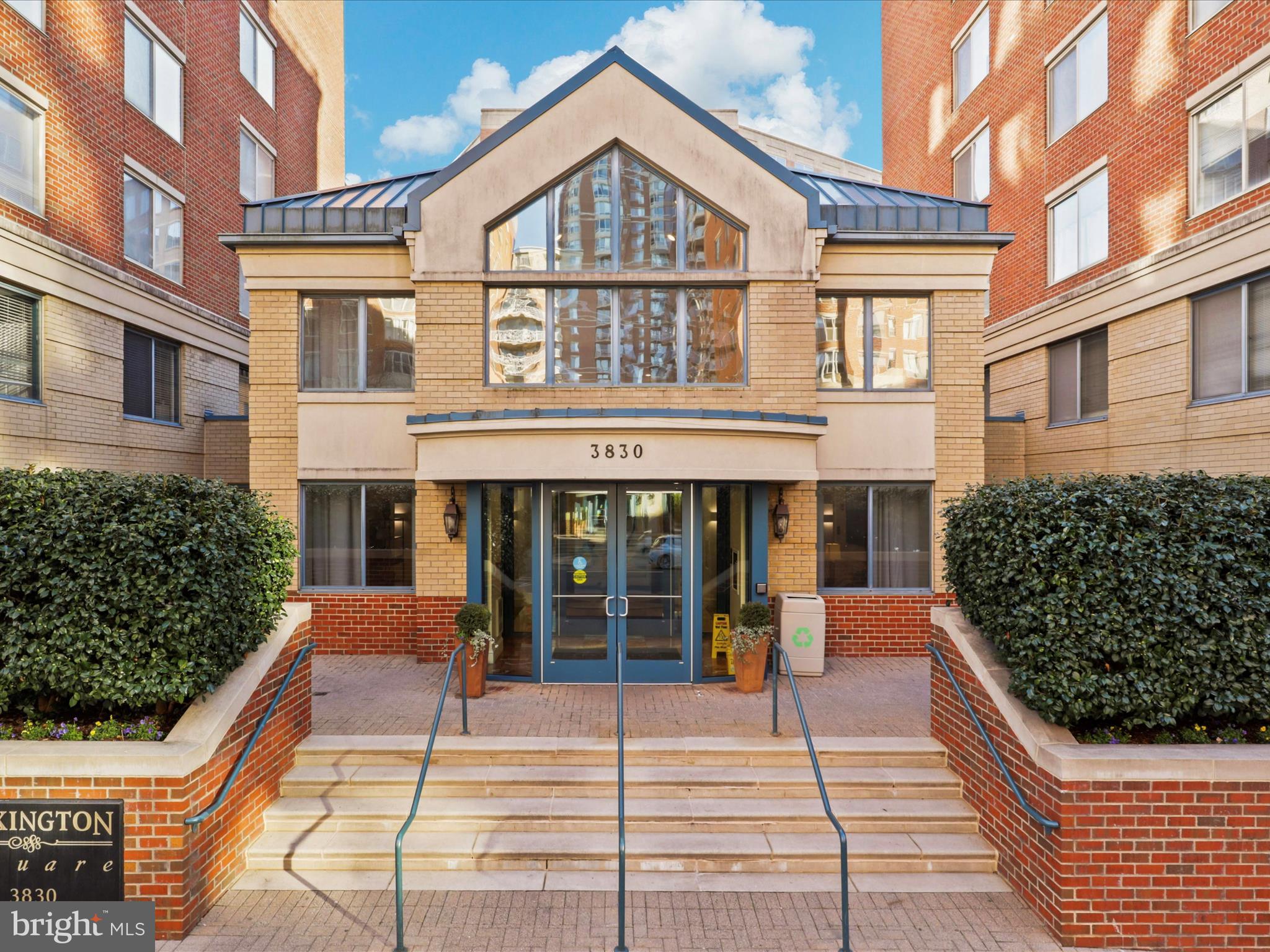 LEXINGTON SQUARE - Residential Lease