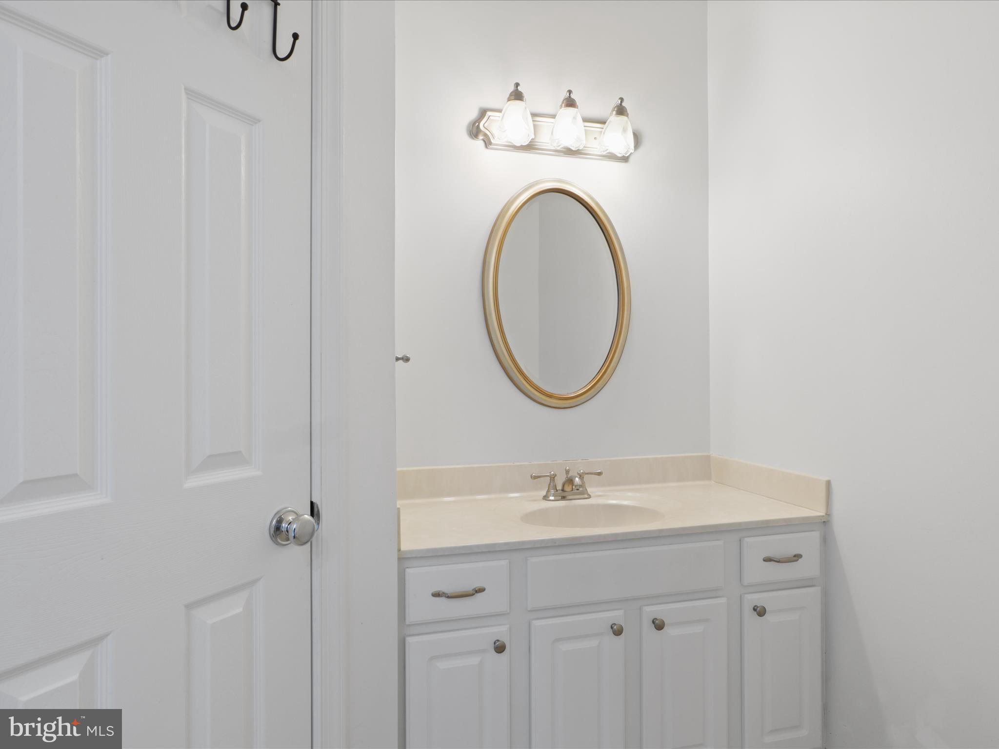 LEXINGTON SQUARE - Residential Lease