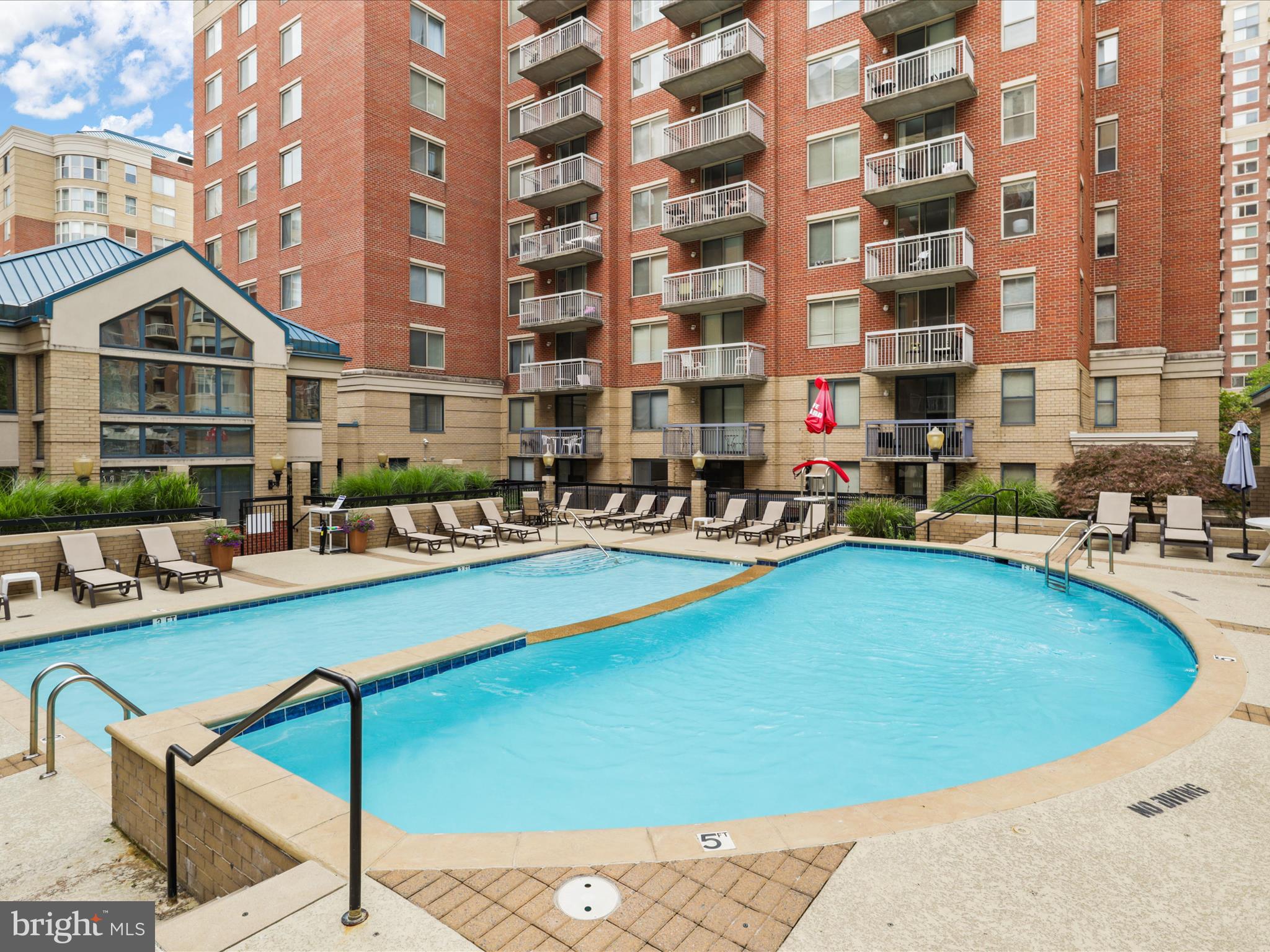 LEXINGTON SQUARE - Residential Lease