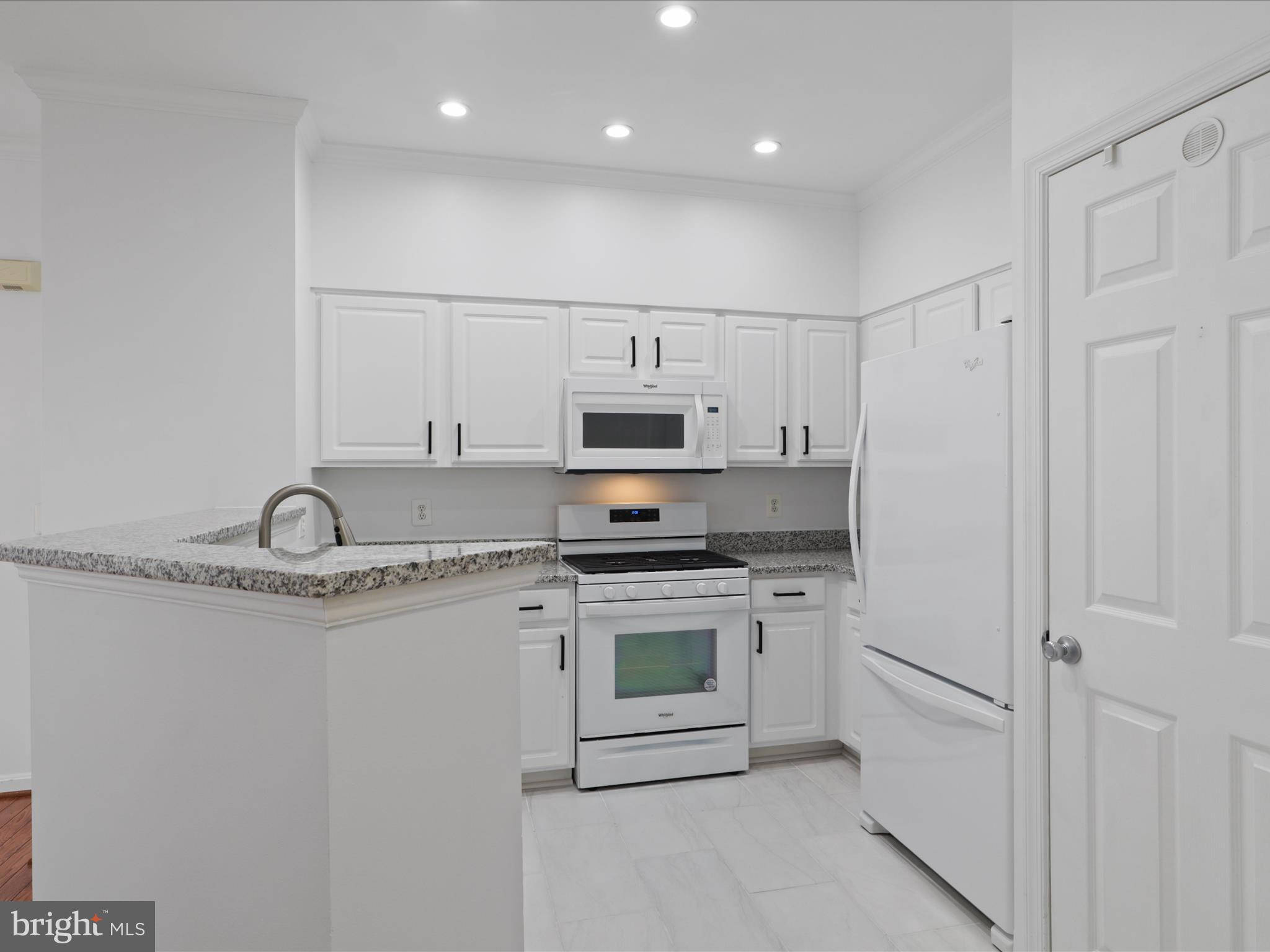 LEXINGTON SQUARE - Residential Lease