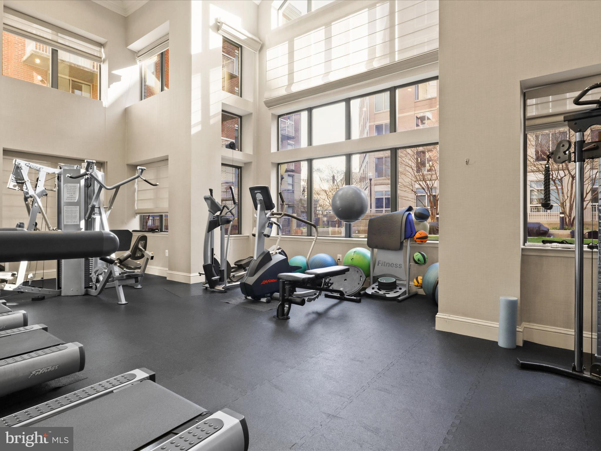 LEXINGTON SQUARE - Residential Lease