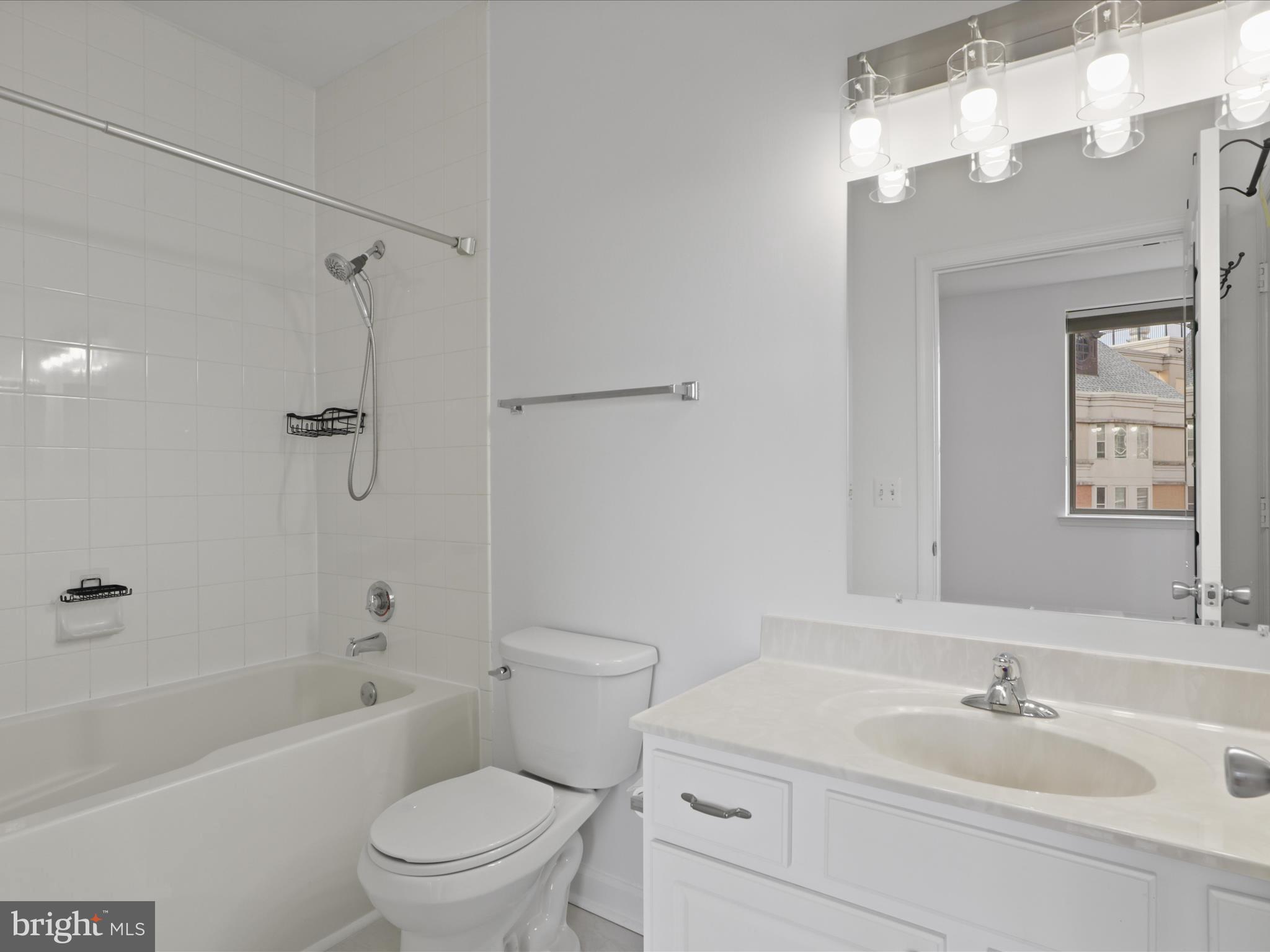 LEXINGTON SQUARE - Residential Lease