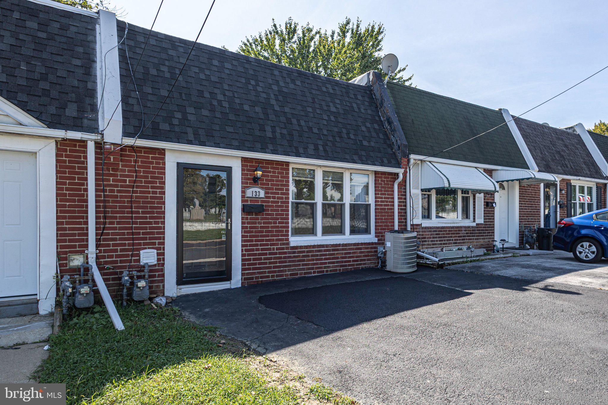 133 E LAUGHEAD AVENUE