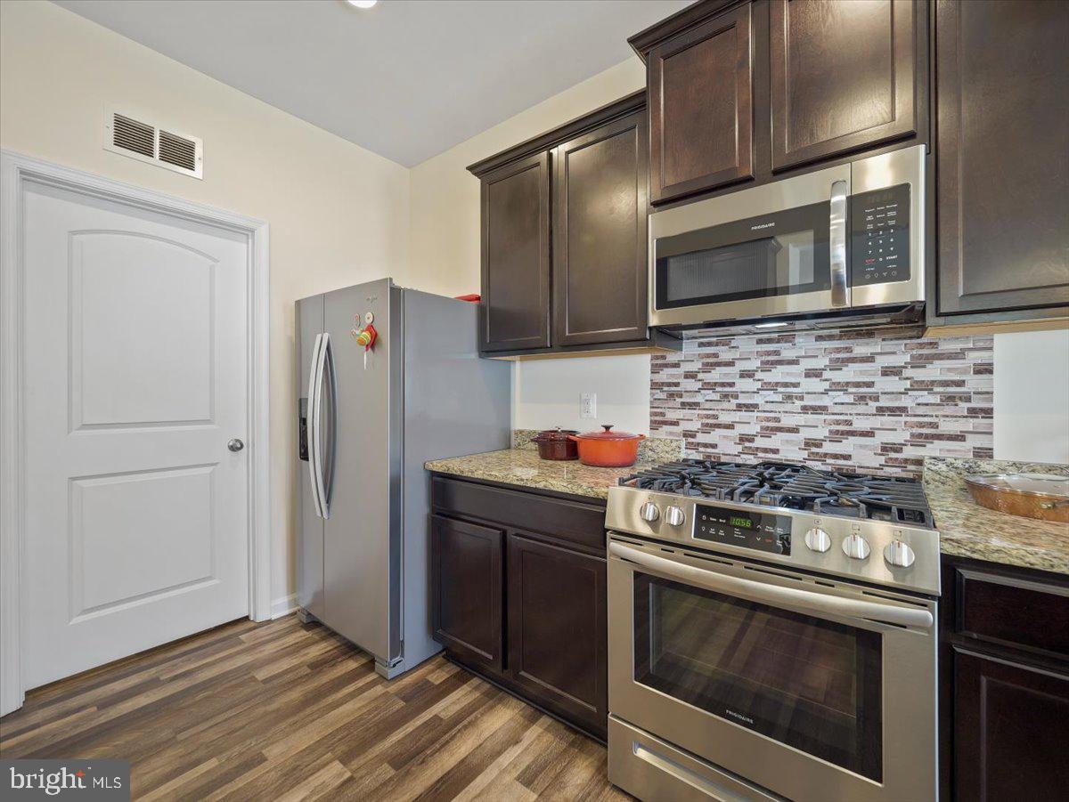 MCGINNIS POINT - Residential