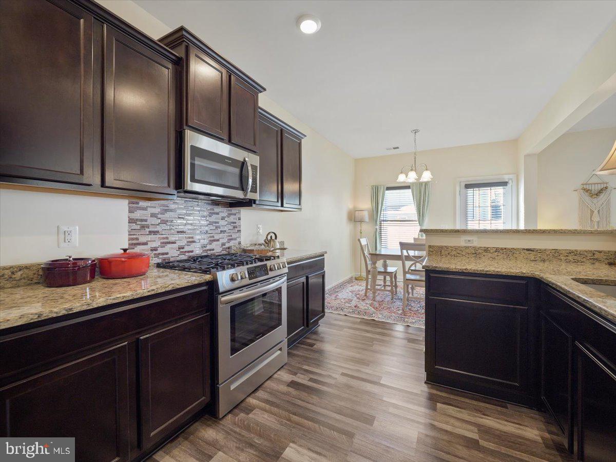 MCGINNIS POINT - Residential