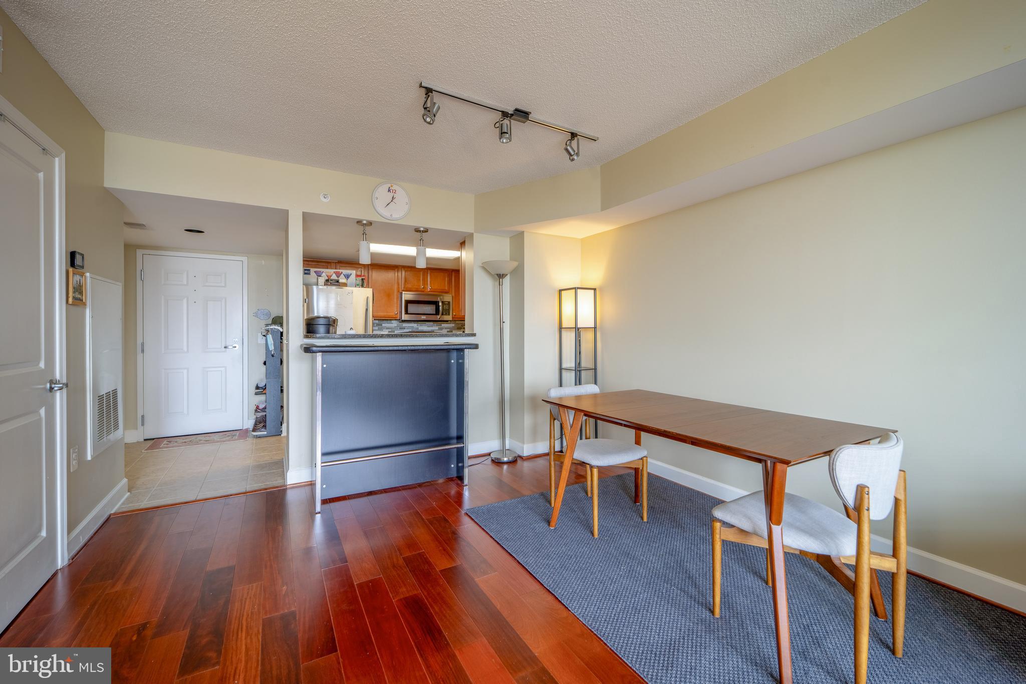 CARLTON HOUSE - Residential Lease