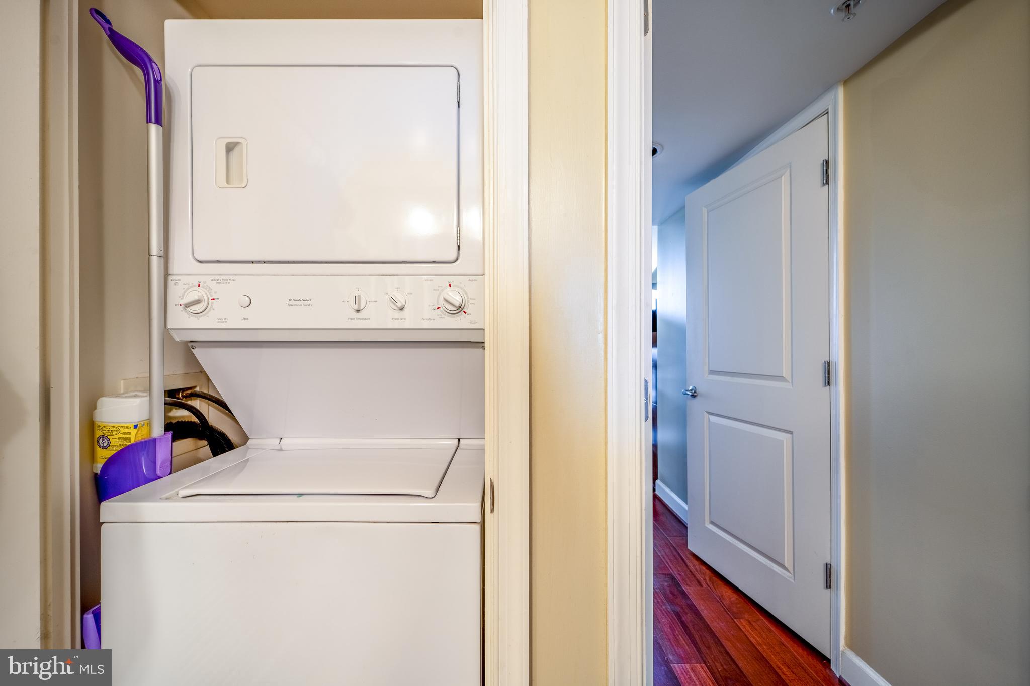 CARLTON HOUSE - Residential Lease