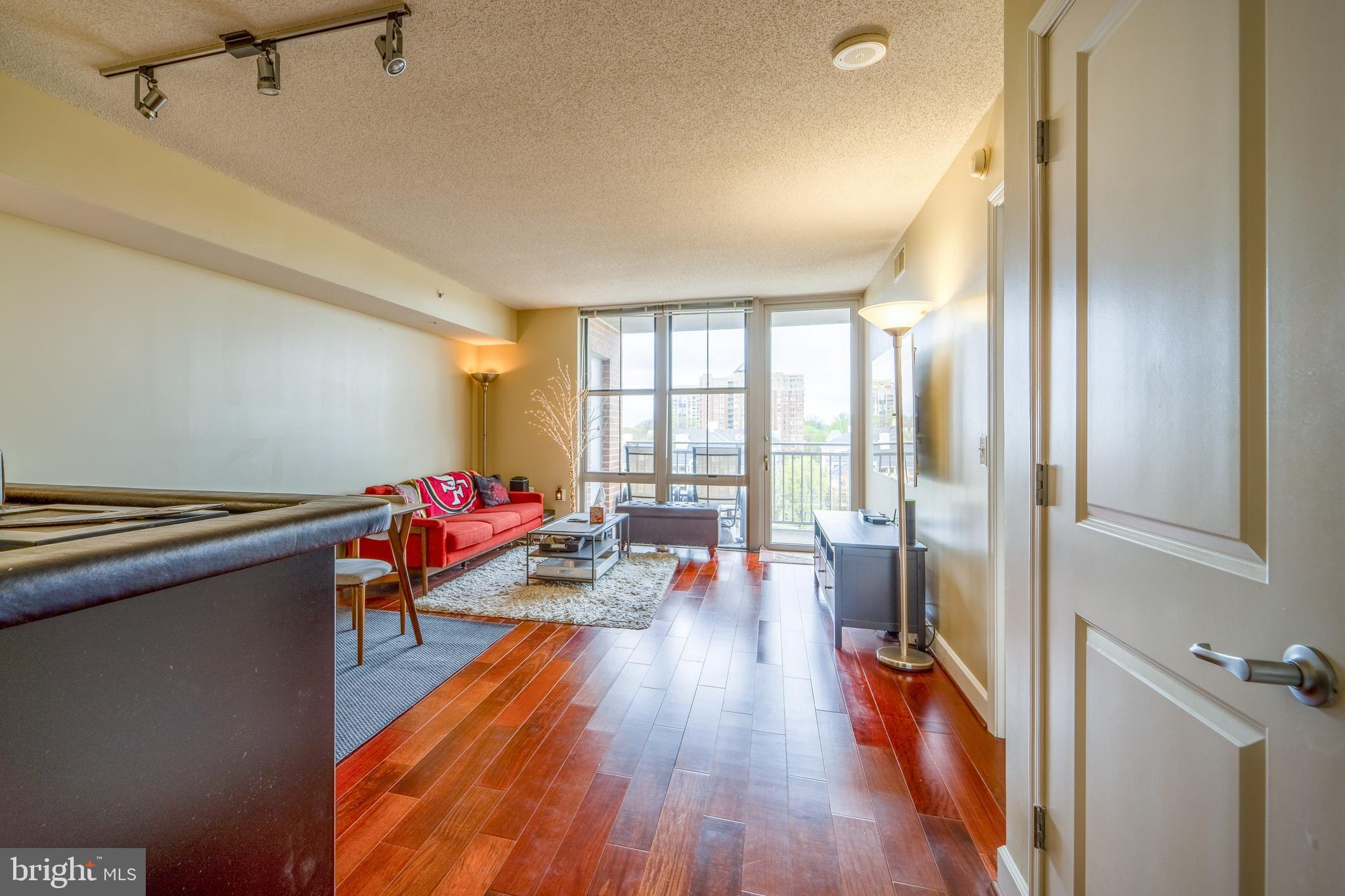 CARLTON HOUSE - Residential Lease