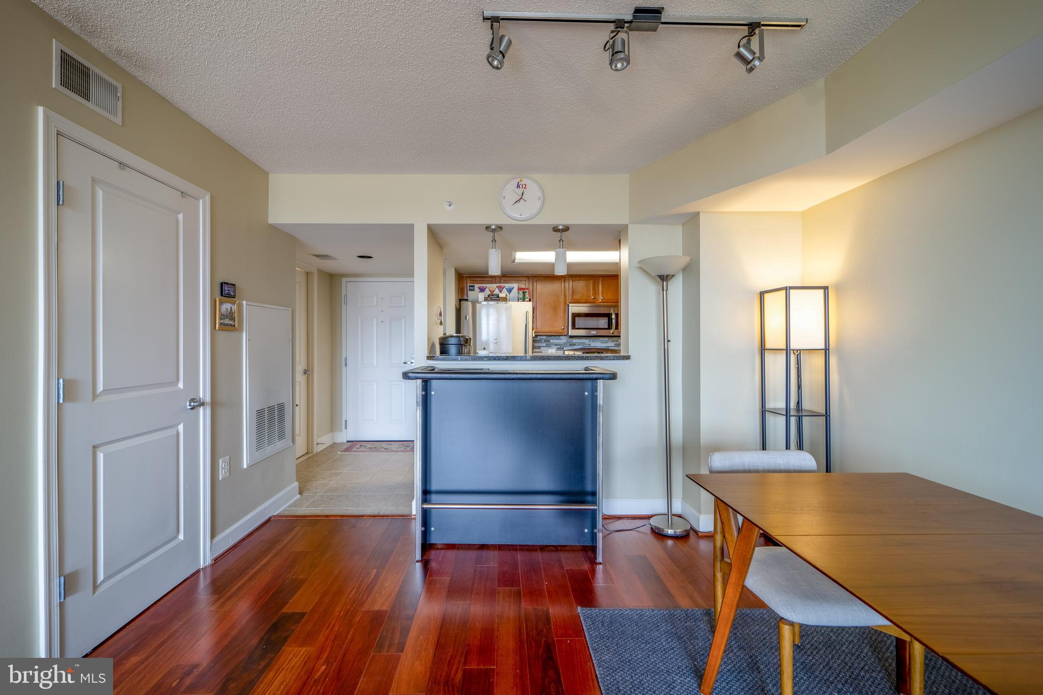 CARLTON HOUSE - Residential Lease