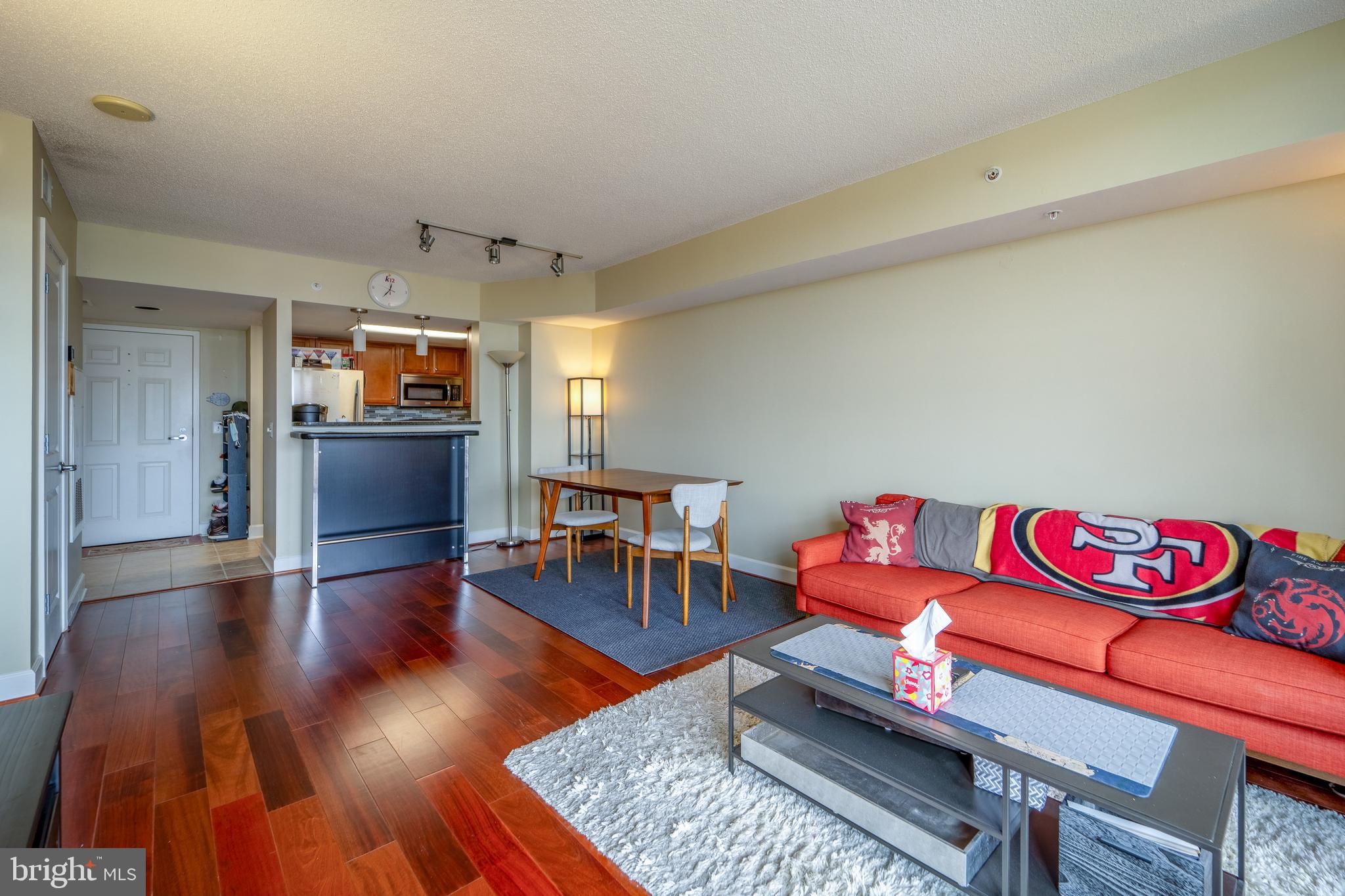 CARLTON HOUSE - Residential Lease