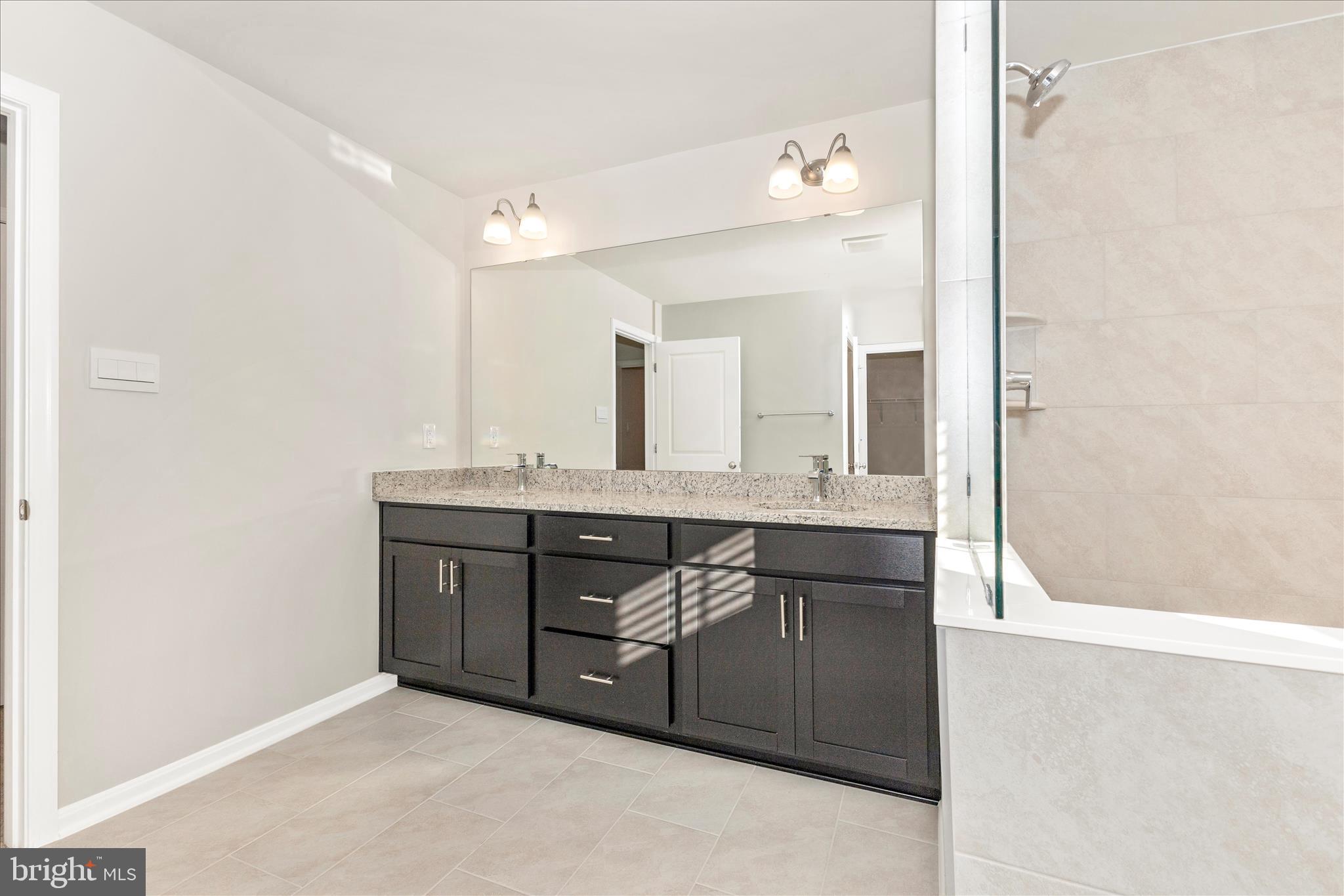 RENN QUARTER - Residential Lease