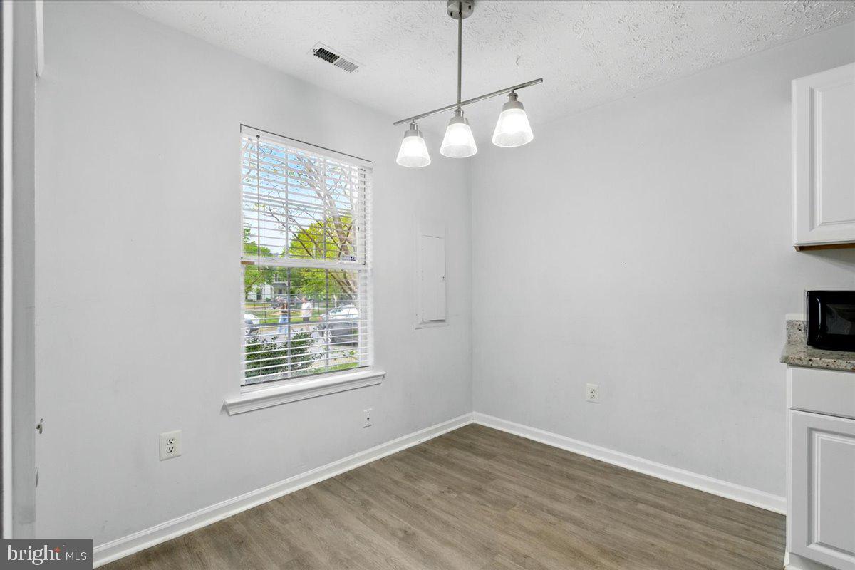 LAUREL GLEN - Residential