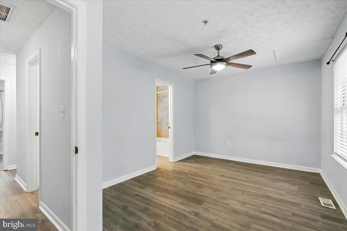 LAUREL GLEN - Residential