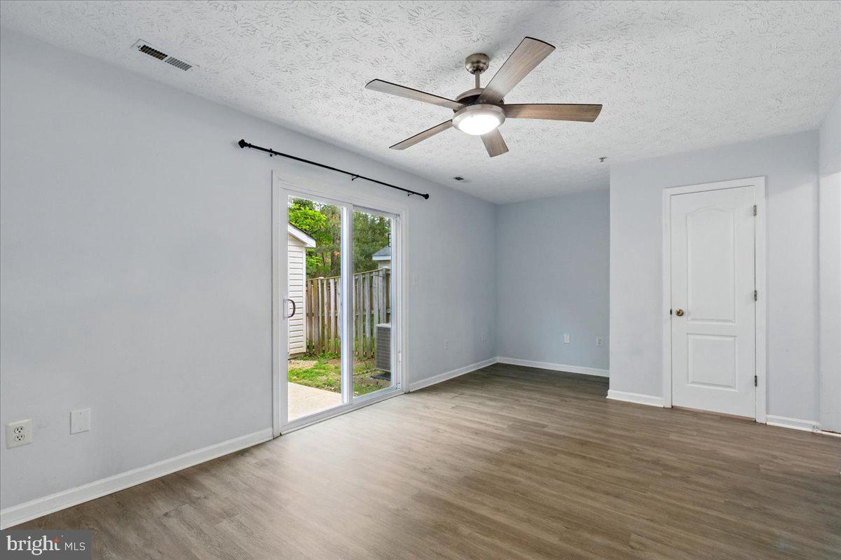 LAUREL GLEN - Residential