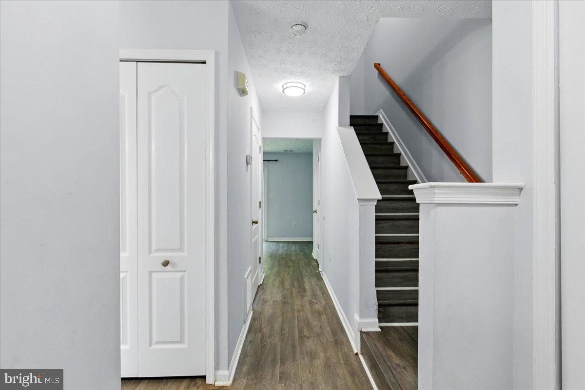 LAUREL GLEN - Residential