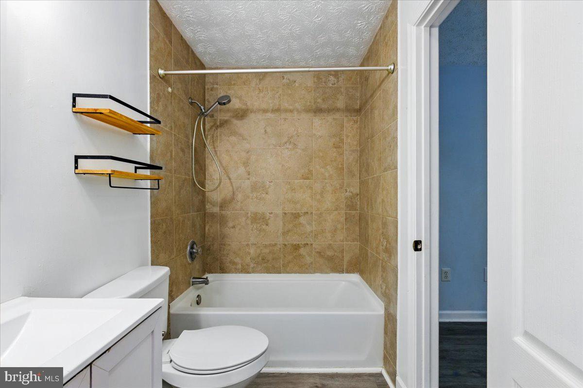 LAUREL GLEN - Residential