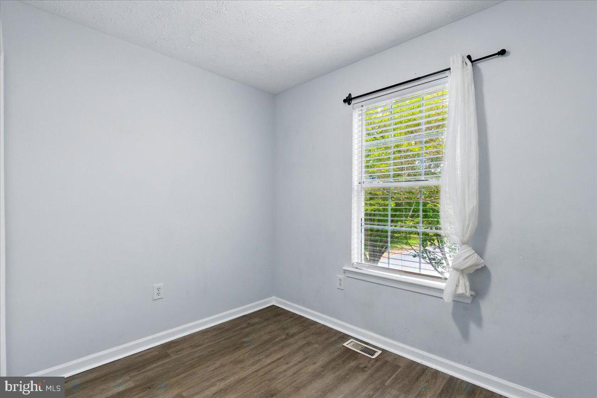 LAUREL GLEN - Residential