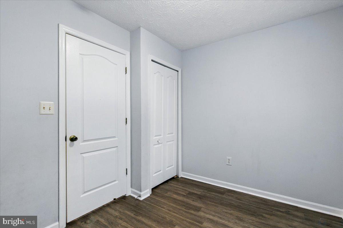 LAUREL GLEN - Residential