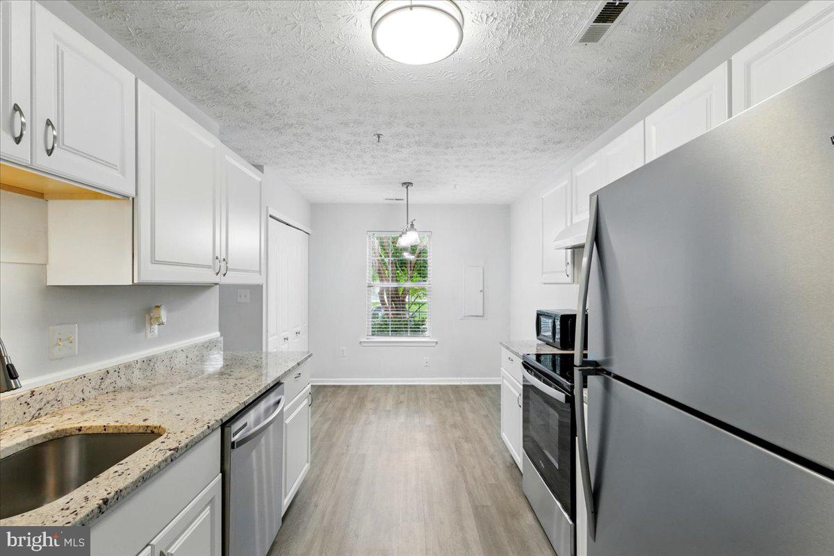 LAUREL GLEN - Residential