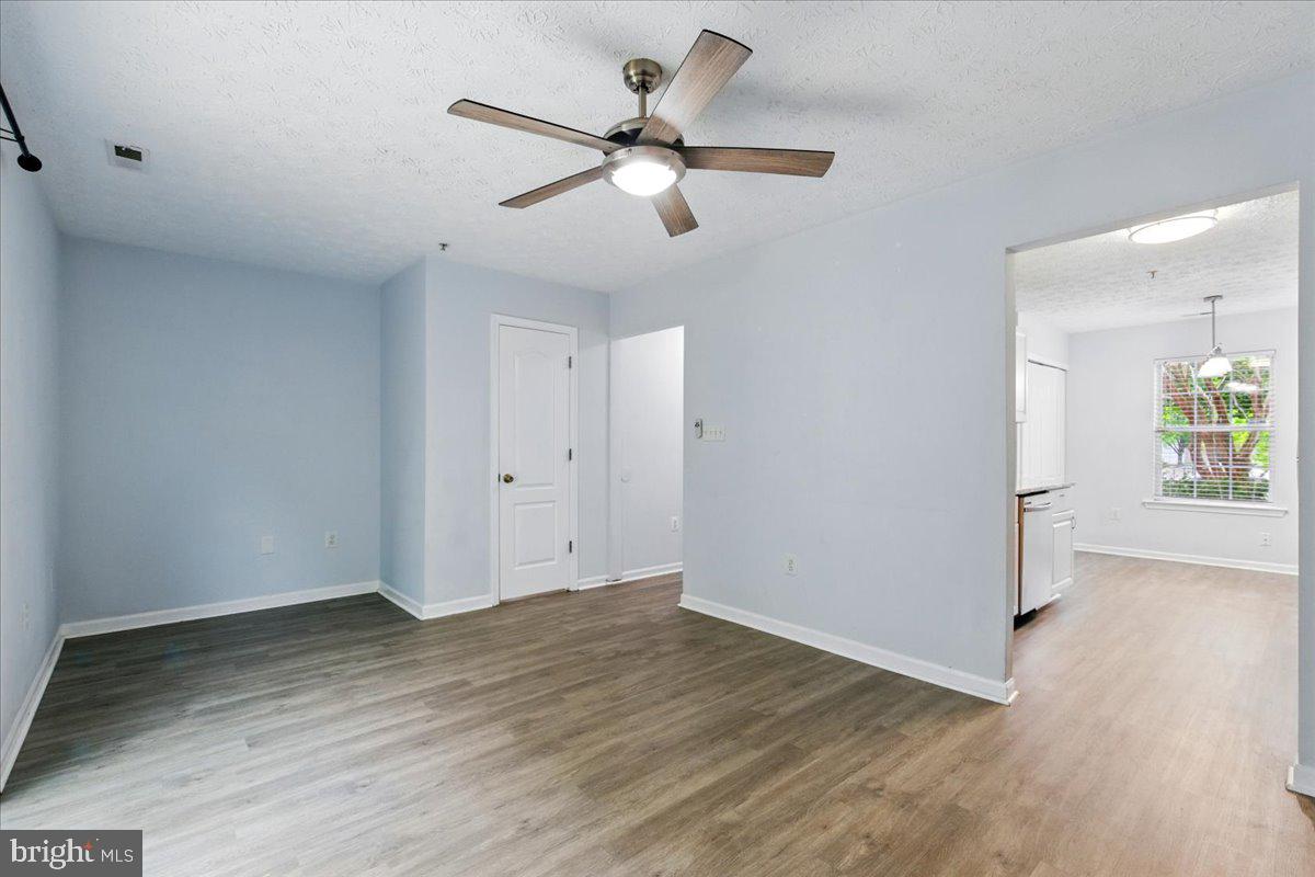 LAUREL GLEN - Residential