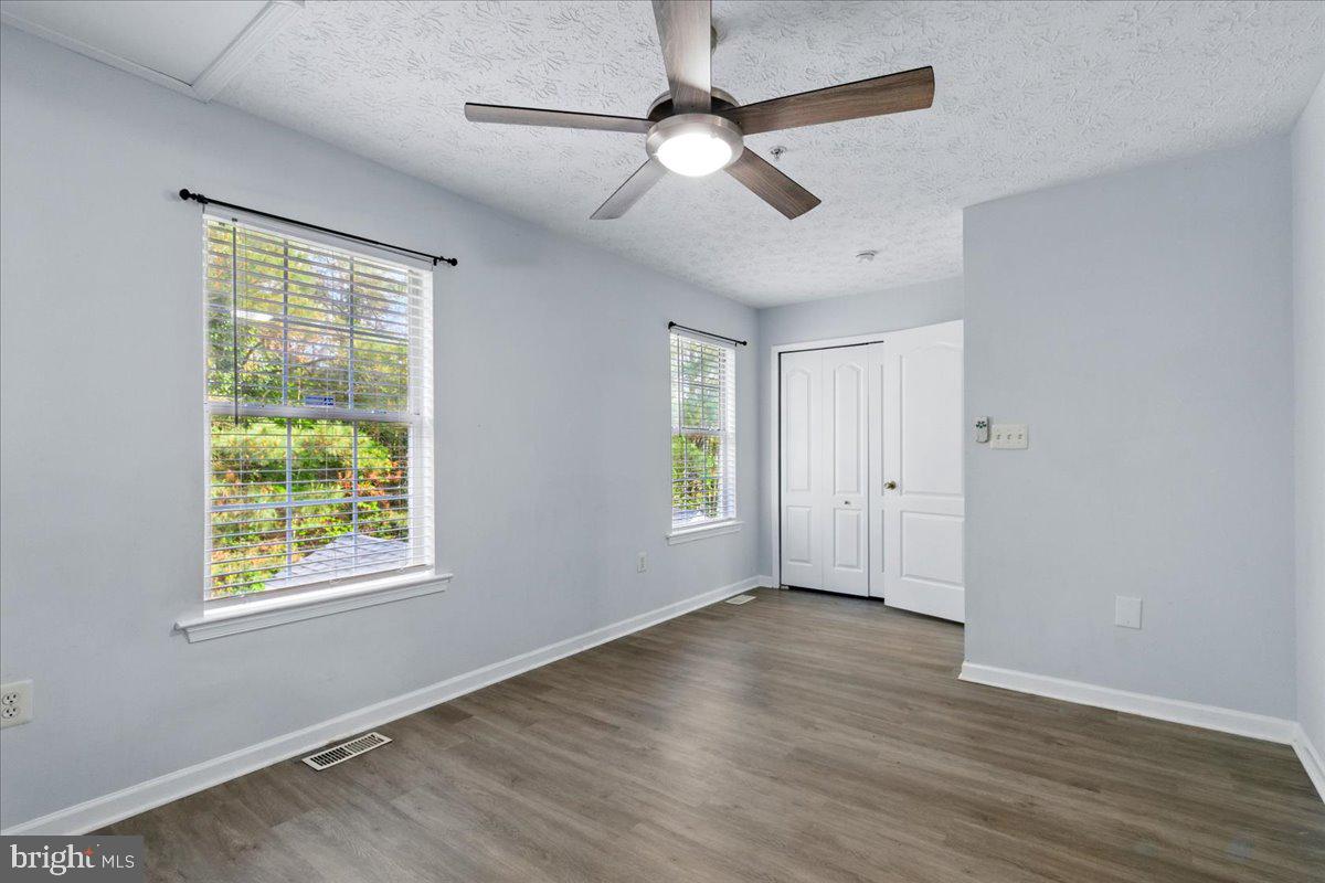 LAUREL GLEN - Residential