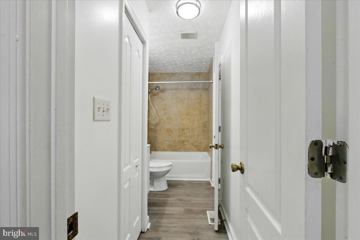 LAUREL GLEN - Residential